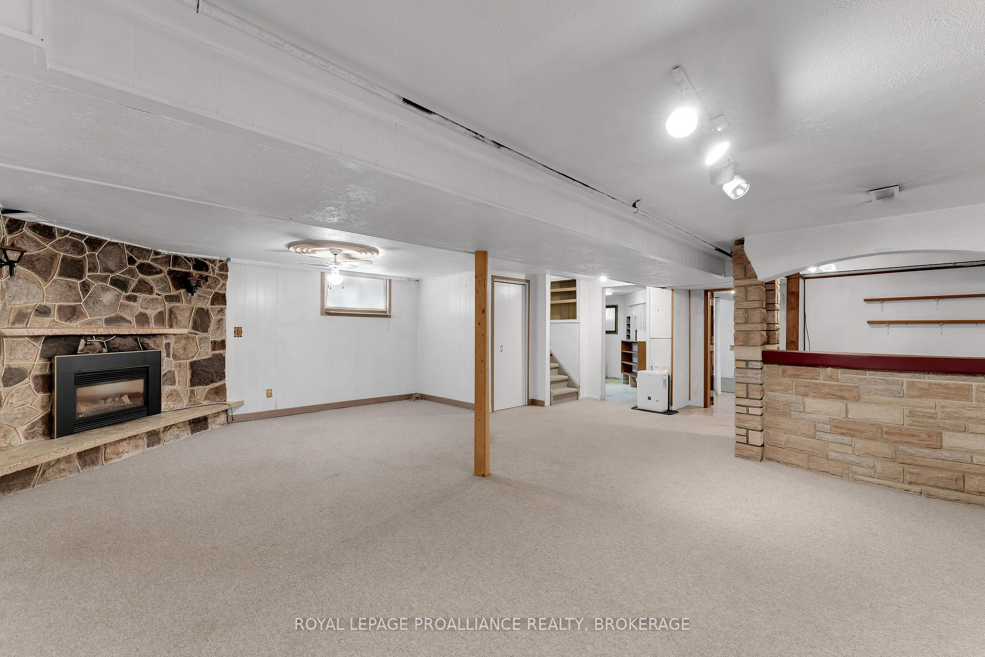 Photo 25 of 190 Conacher Drive, Kingston, Rideau — HOMEH