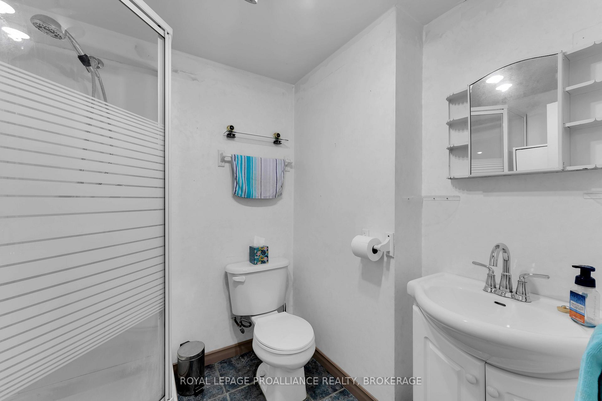 Photo 31 of 190 Conacher Drive, Kingston, Rideau — HOMEH