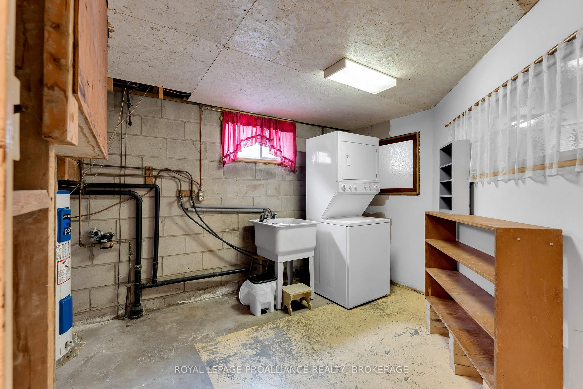 Photo 33 of 190 Conacher Drive, Kingston, Rideau — HOMEH