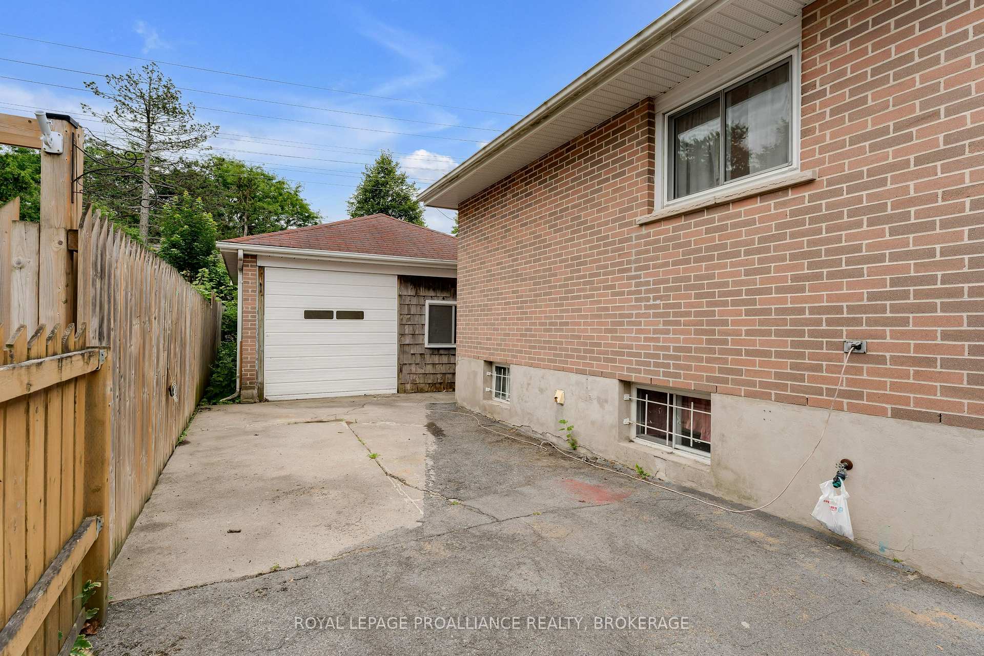Photo 34 of 190 Conacher Drive, Kingston, Rideau — HOMEH