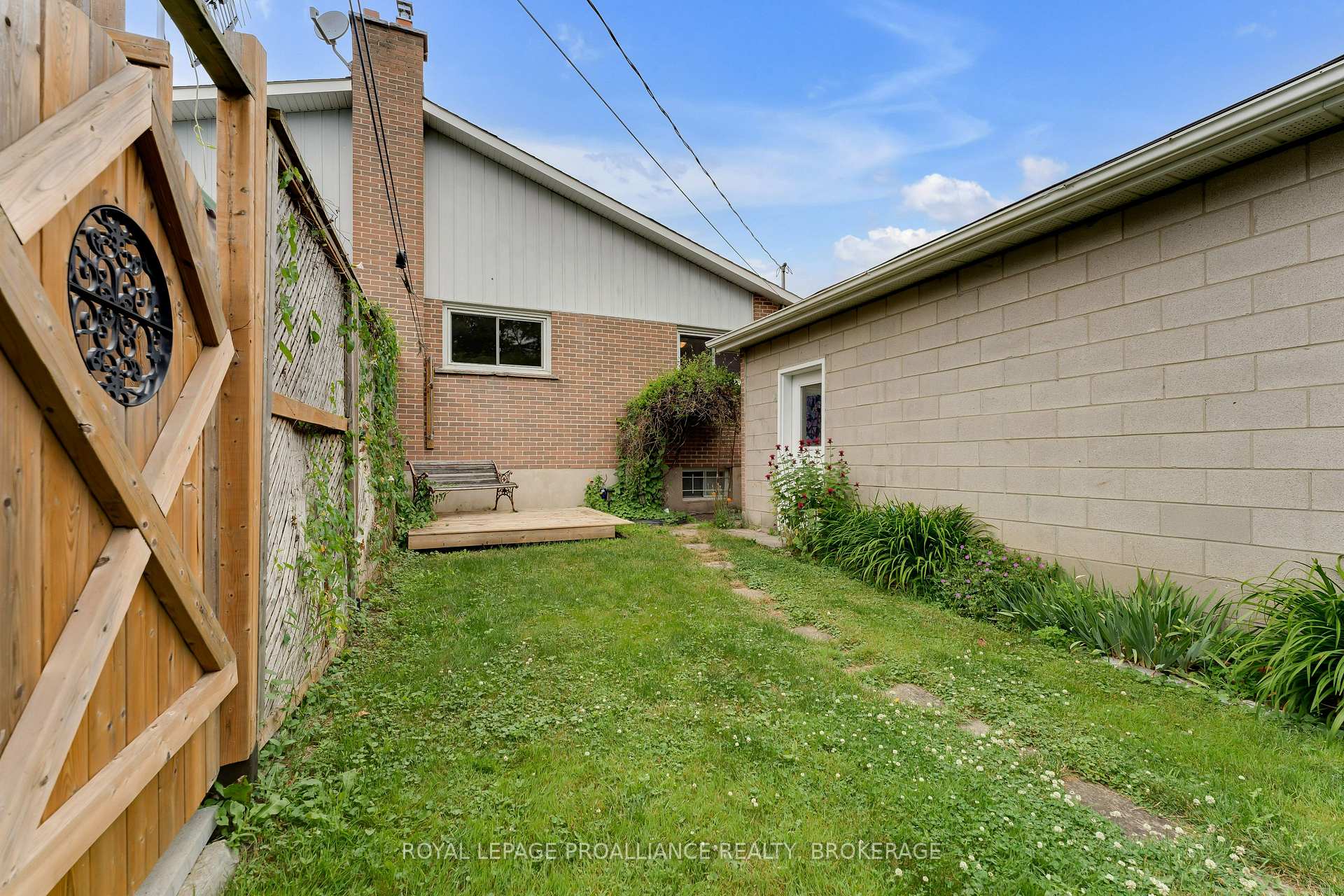 Photo 40 of 190 Conacher Drive, Kingston, Rideau — HOMEH