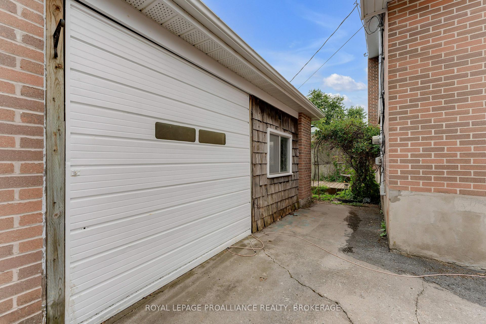 Photo 41 of 190 Conacher Drive, Kingston, Rideau — HOMEH