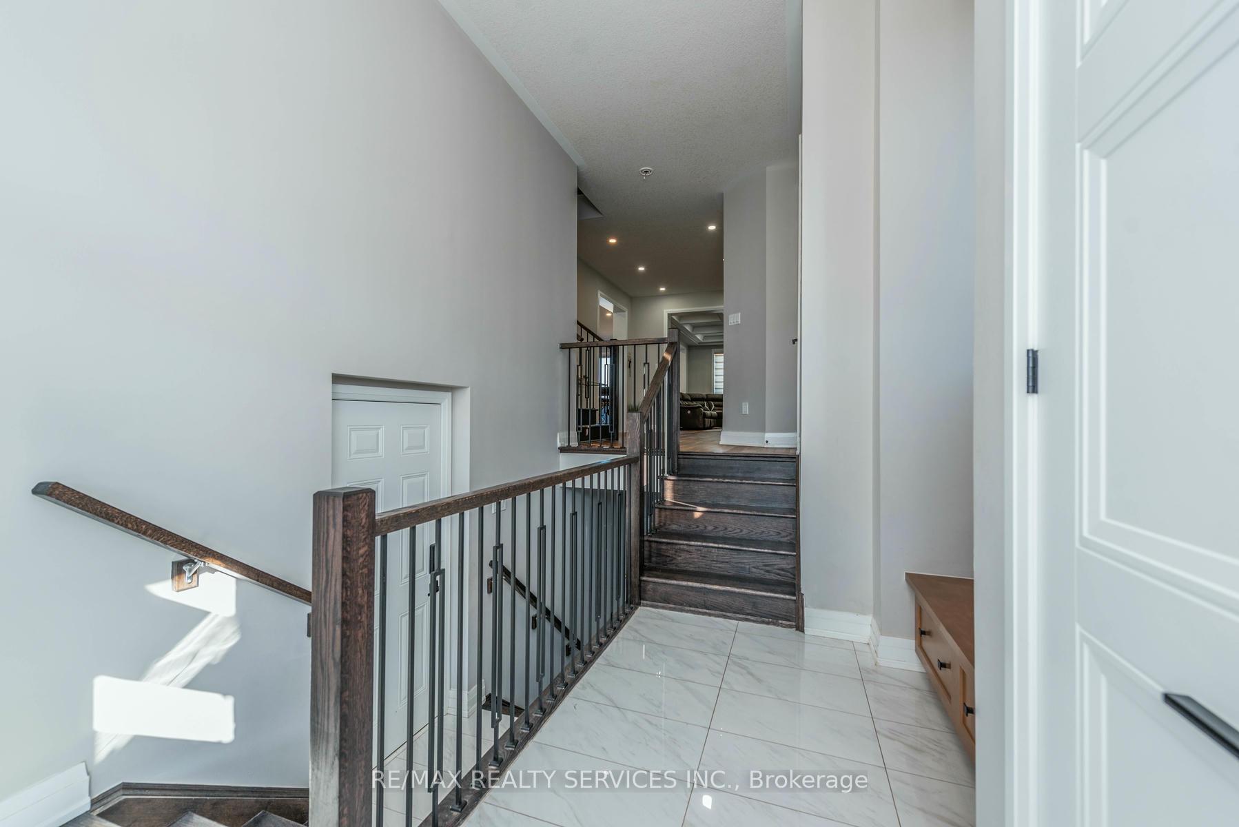Photo 2 of 183 Histand Trail E, Kitchener — HOMEH