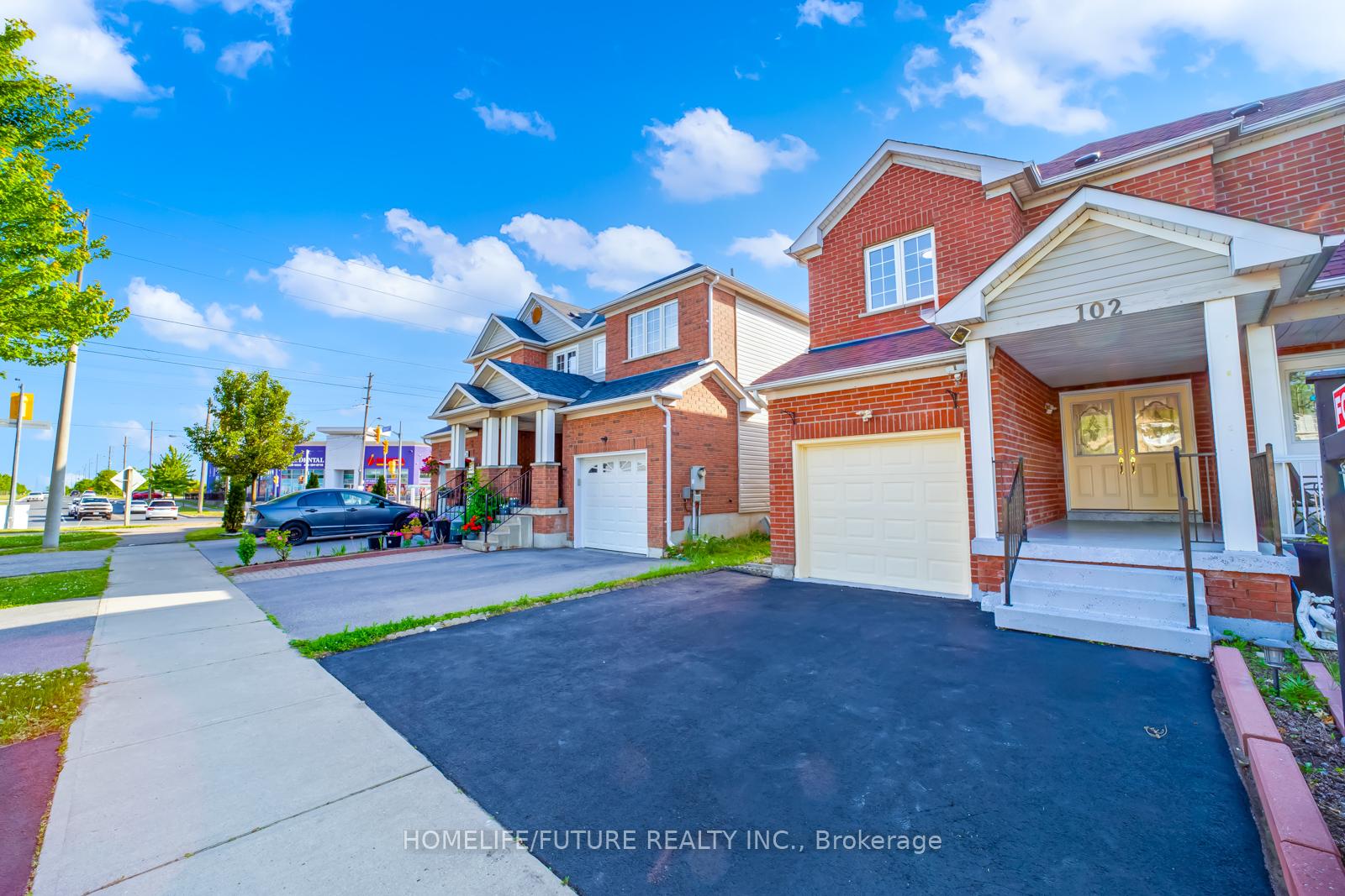 Photo 3 of 102 Billingsley Crescent, Markham, Cedarwood — HOMEH