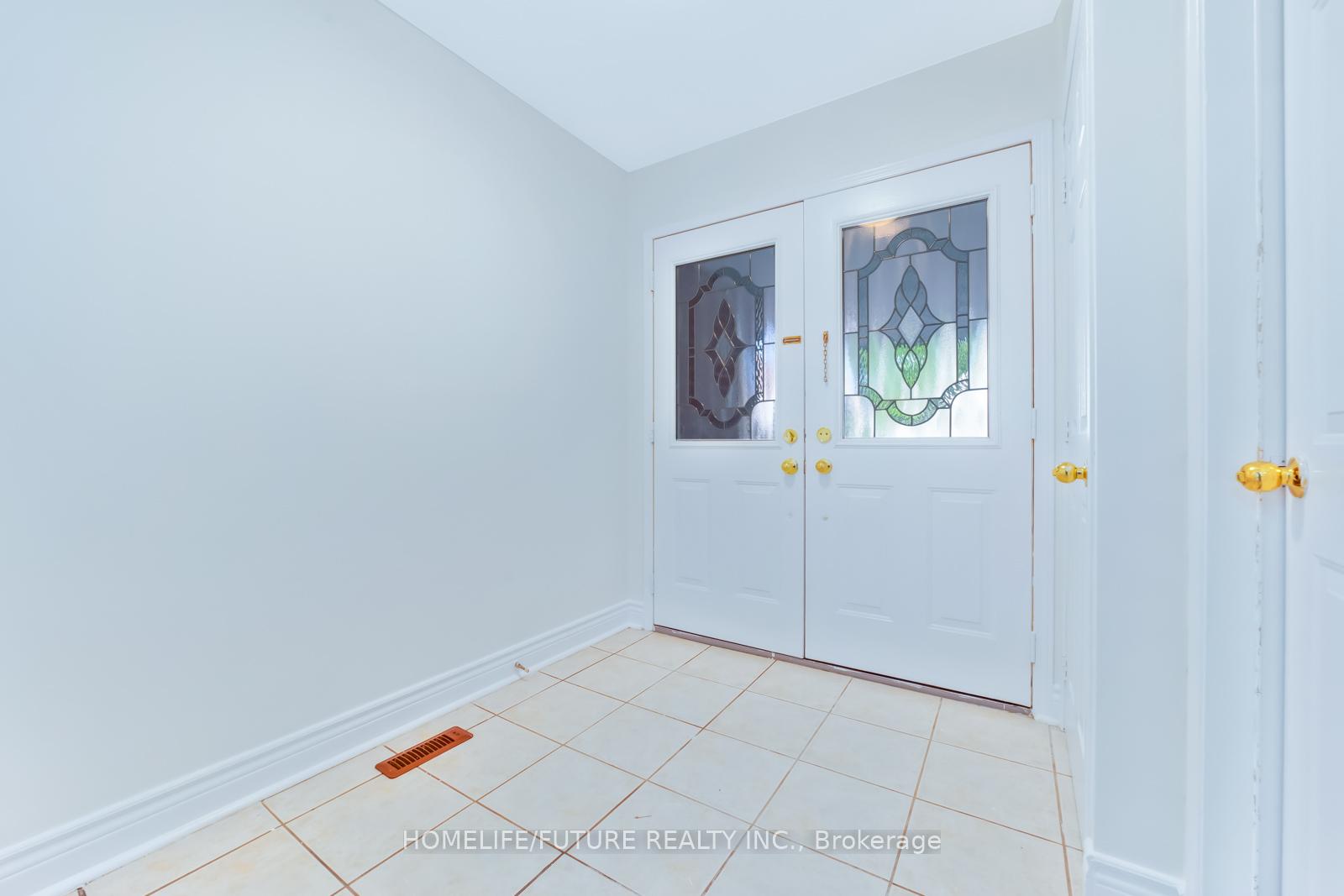 Photo 9 of 102 Billingsley Crescent, Markham, Cedarwood — HOMEH