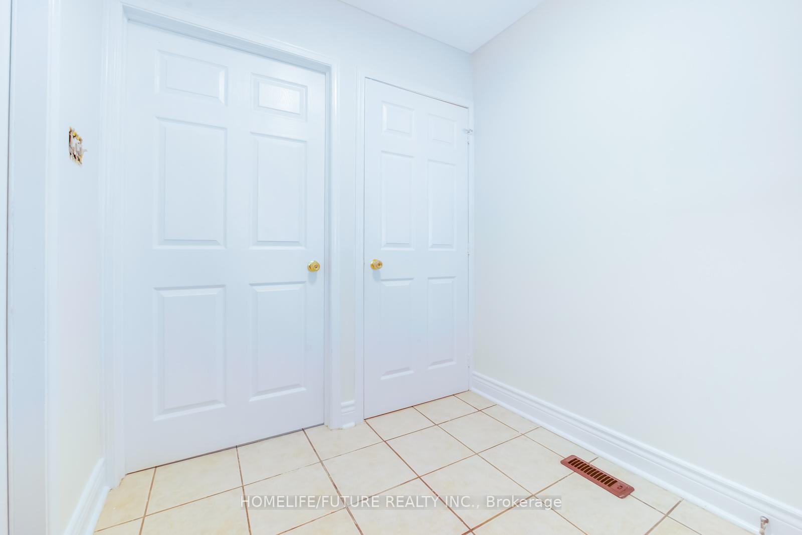 Photo 10 of 102 Billingsley Crescent, Markham, Cedarwood — HOMEH