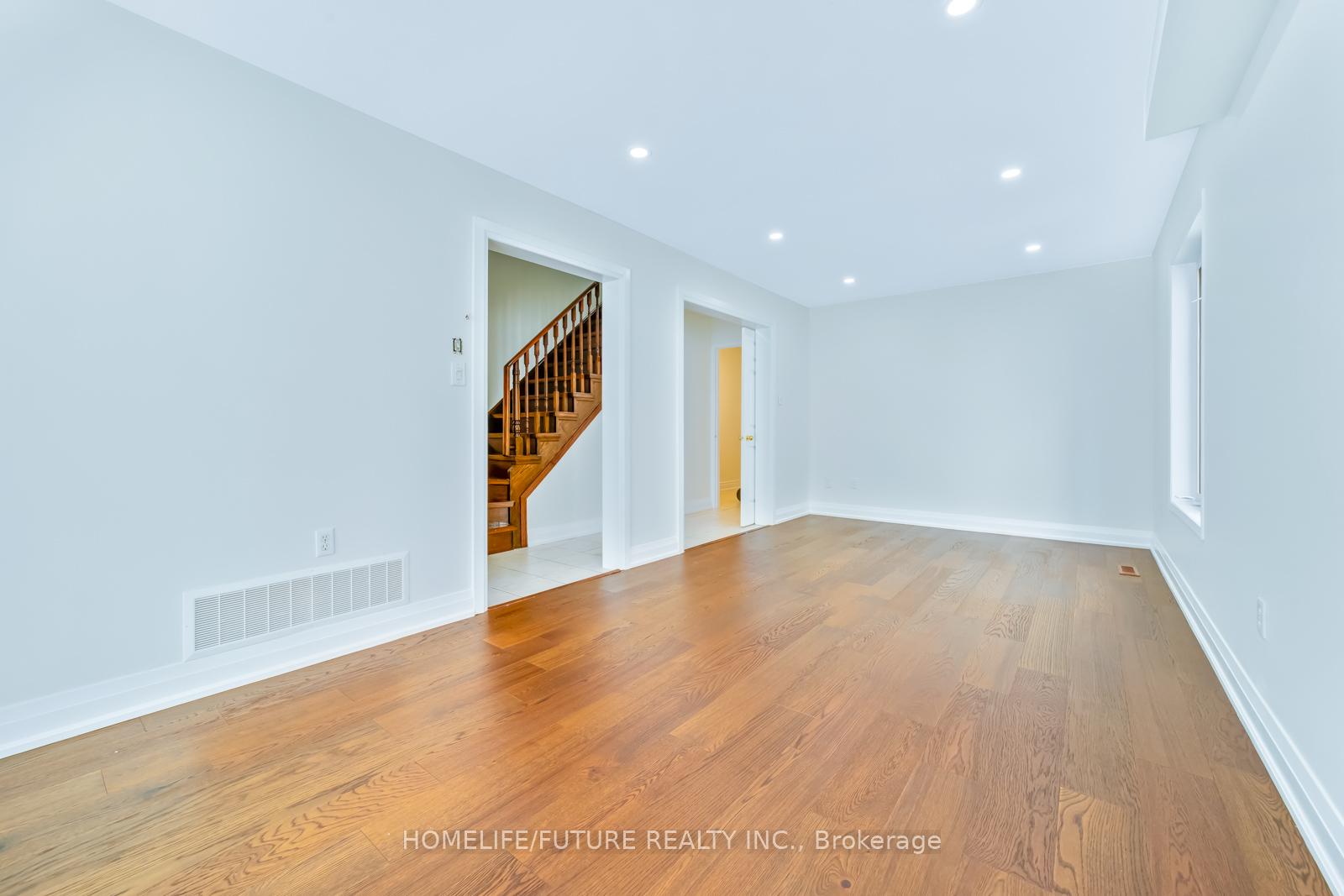 Photo 13 of 102 Billingsley Crescent, Markham, Cedarwood — HOMEH