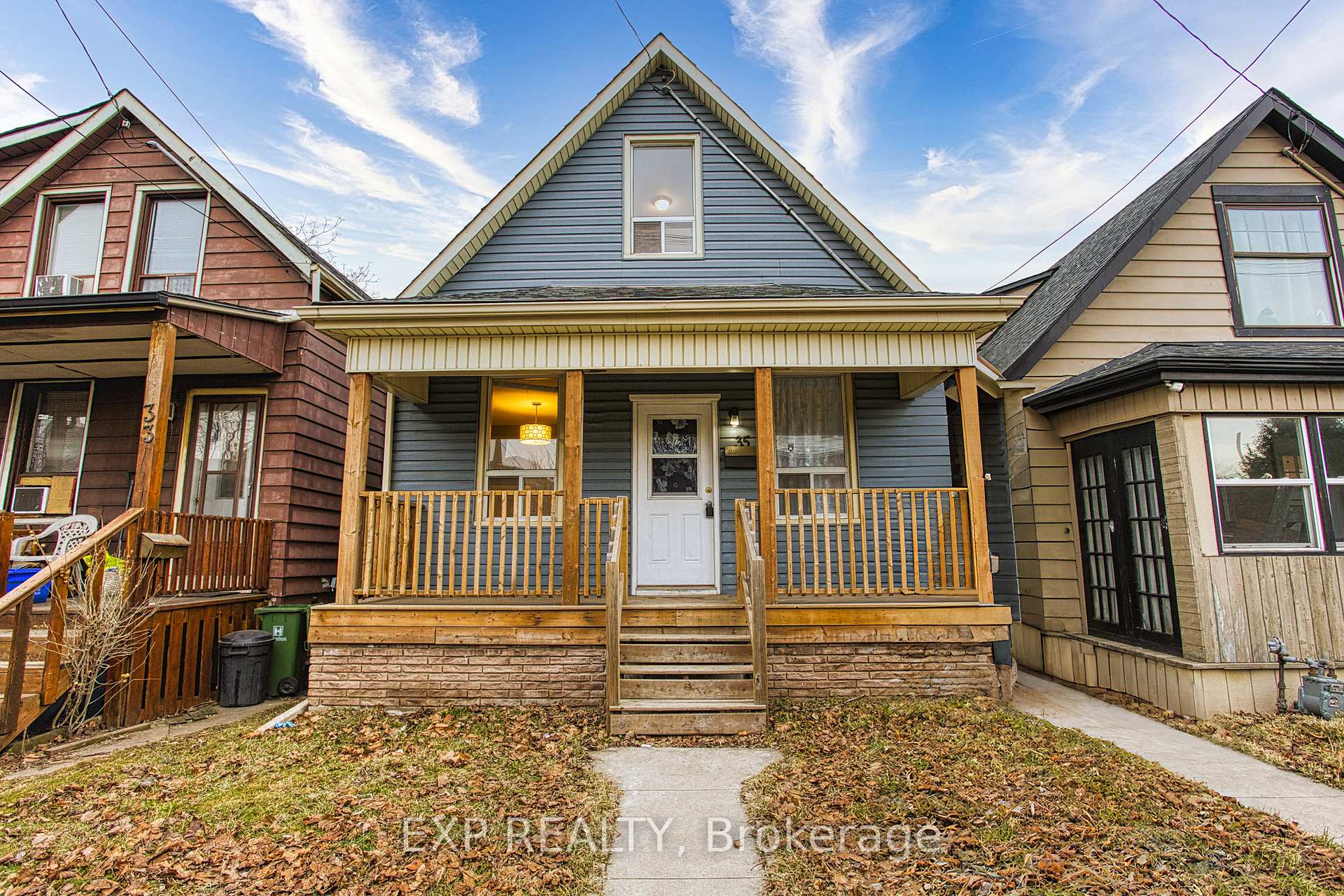 Front of 35 Niagara Street