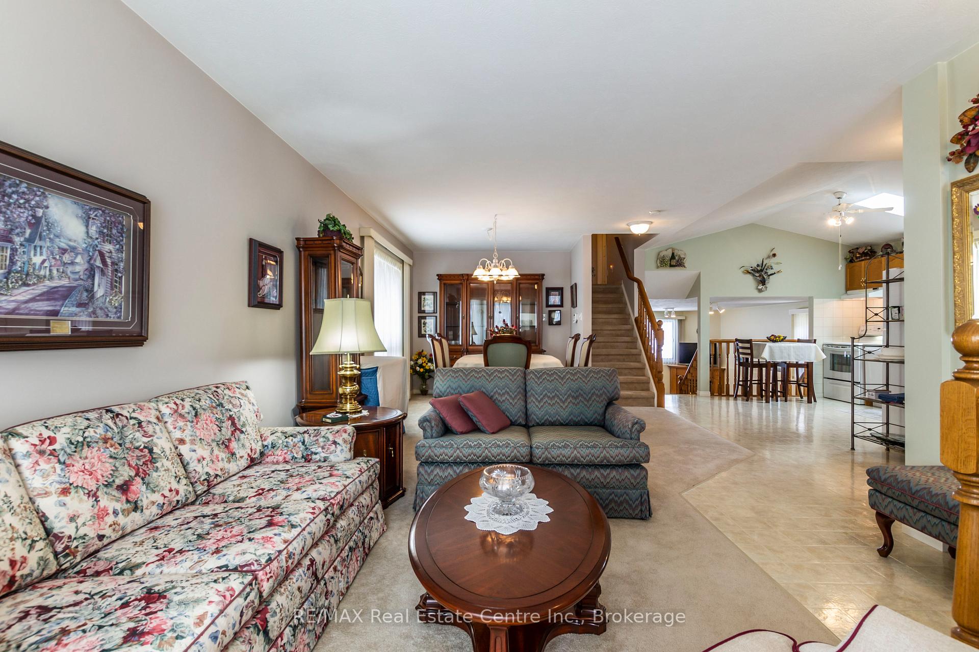 Photo 6 of 207 Bush Clover Crescent, Kitchener — HOMEH