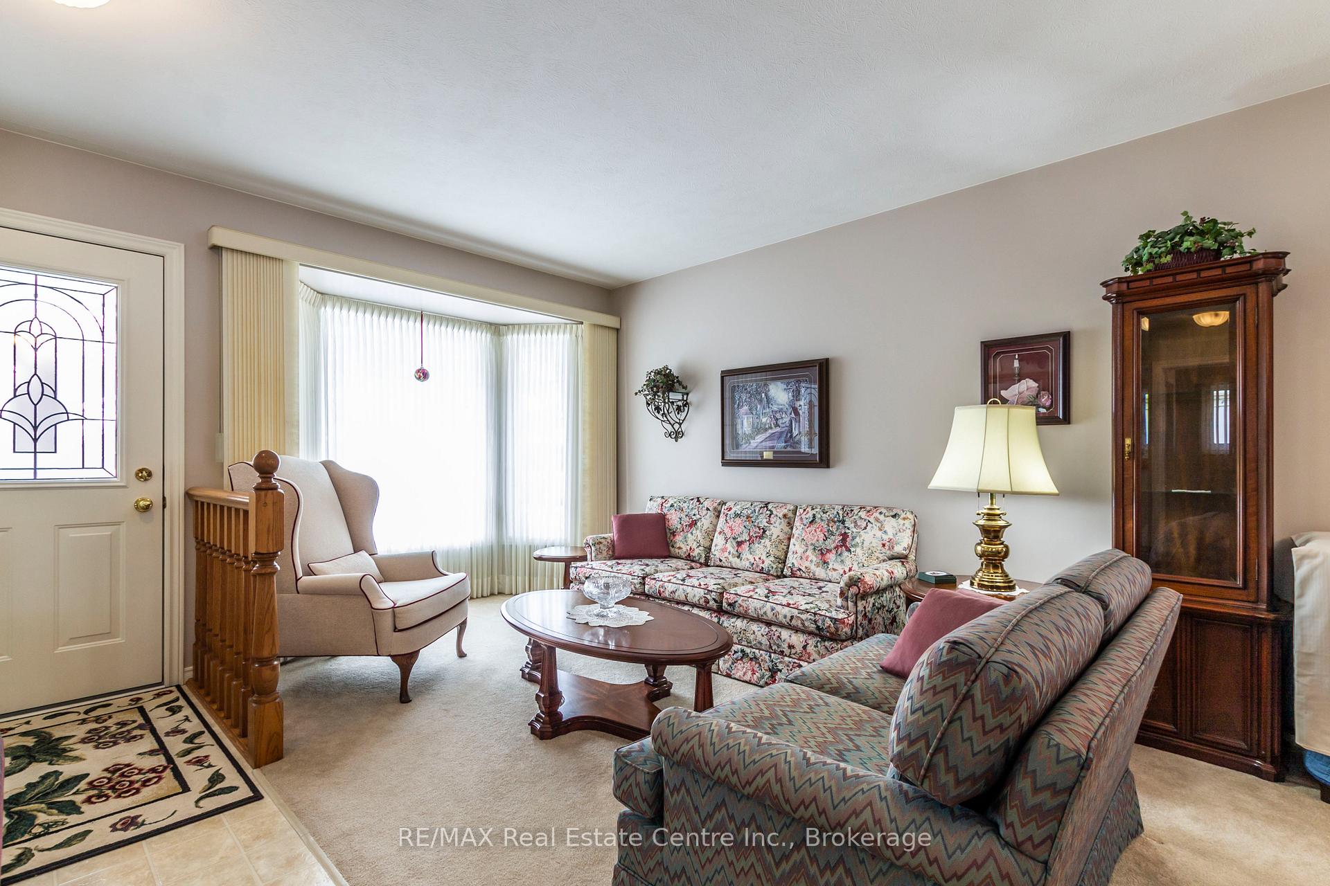 Photo 7 of 207 Bush Clover Crescent, Kitchener — HOMEH