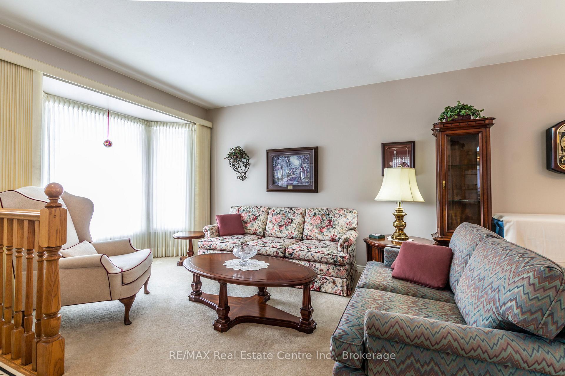 Photo 8 of 207 Bush Clover Crescent, Kitchener — HOMEH