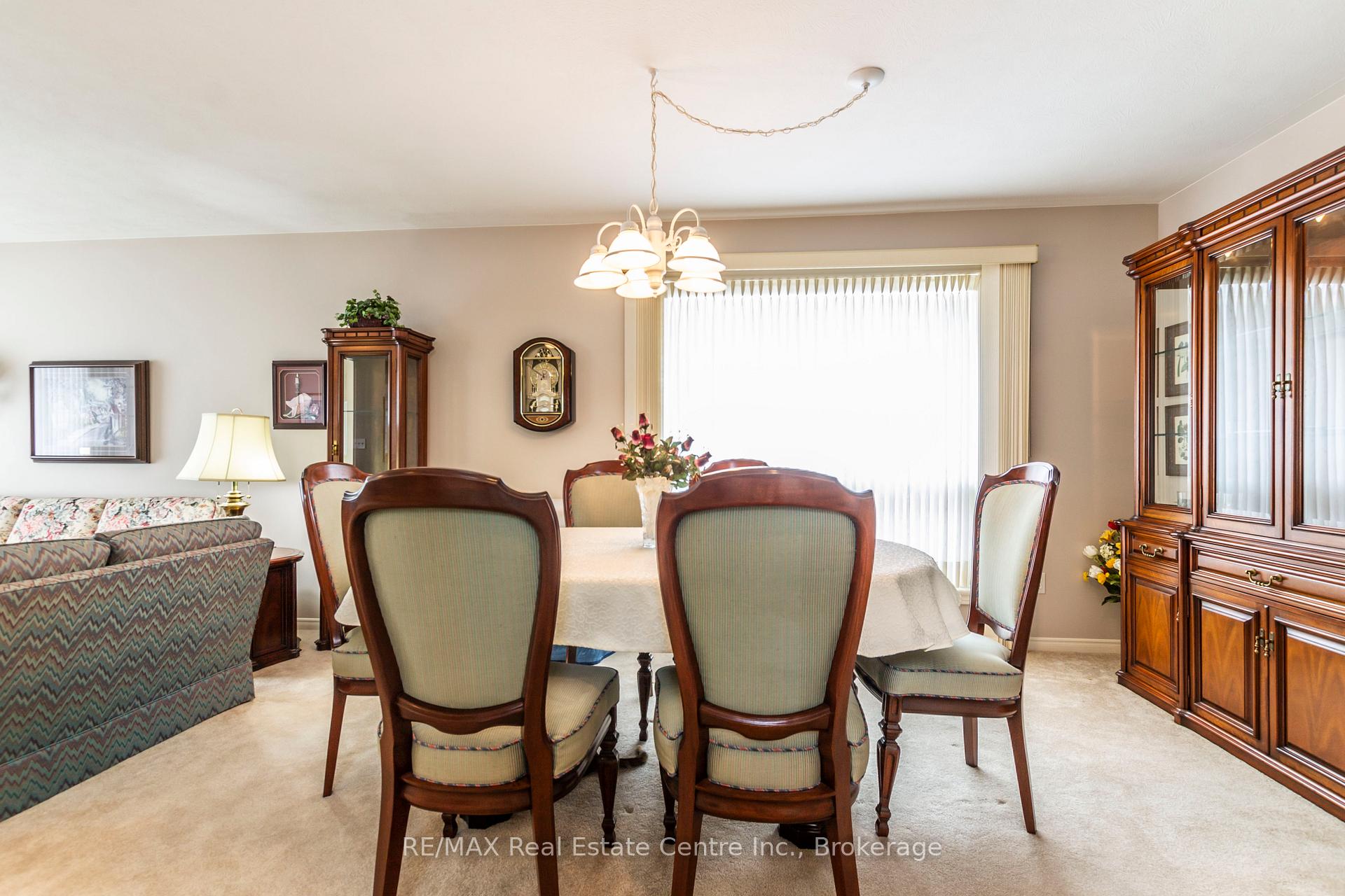 Photo 10 of 207 Bush Clover Crescent, Kitchener — HOMEH