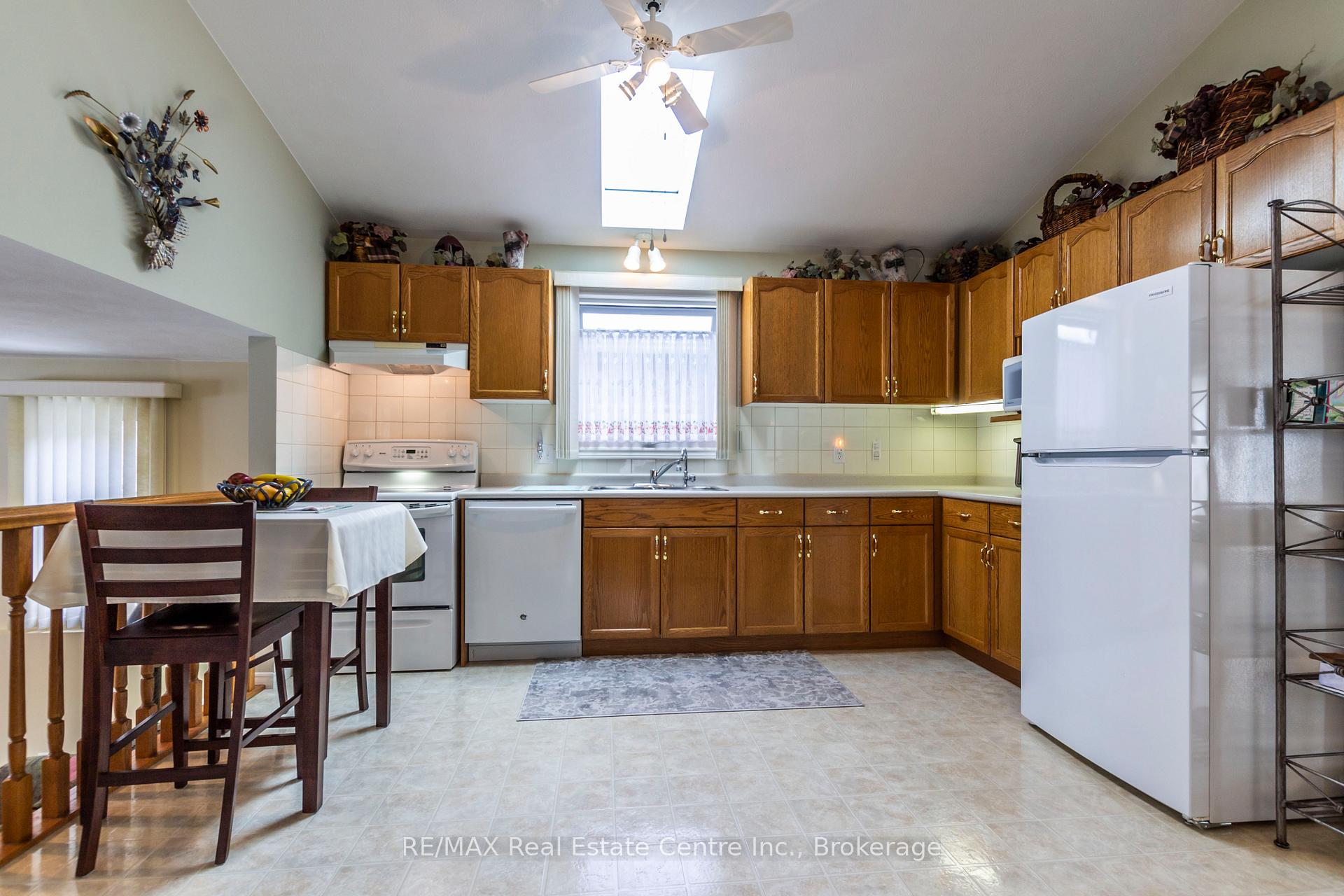 Photo 11 of 207 Bush Clover Crescent, Kitchener — HOMEH