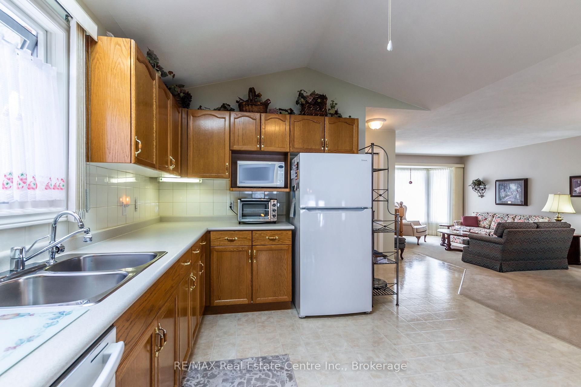 Photo 12 of 207 Bush Clover Crescent, Kitchener — HOMEH