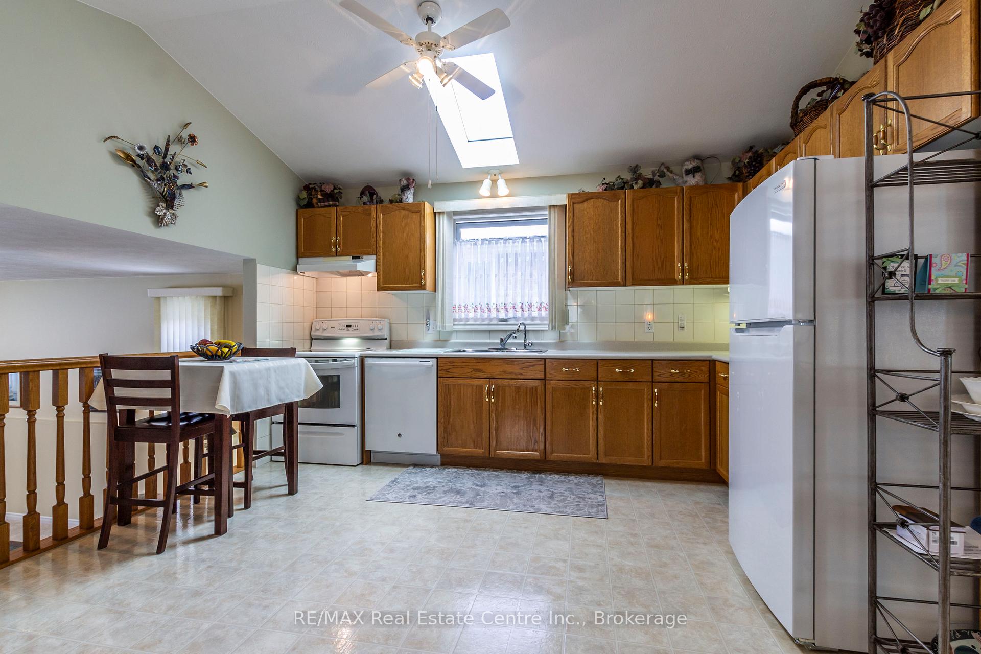 Photo 13 of 207 Bush Clover Crescent, Kitchener — HOMEH