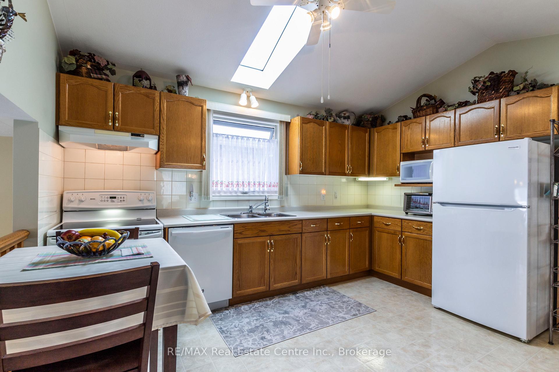 Photo 14 of 207 Bush Clover Crescent, Kitchener — HOMEH