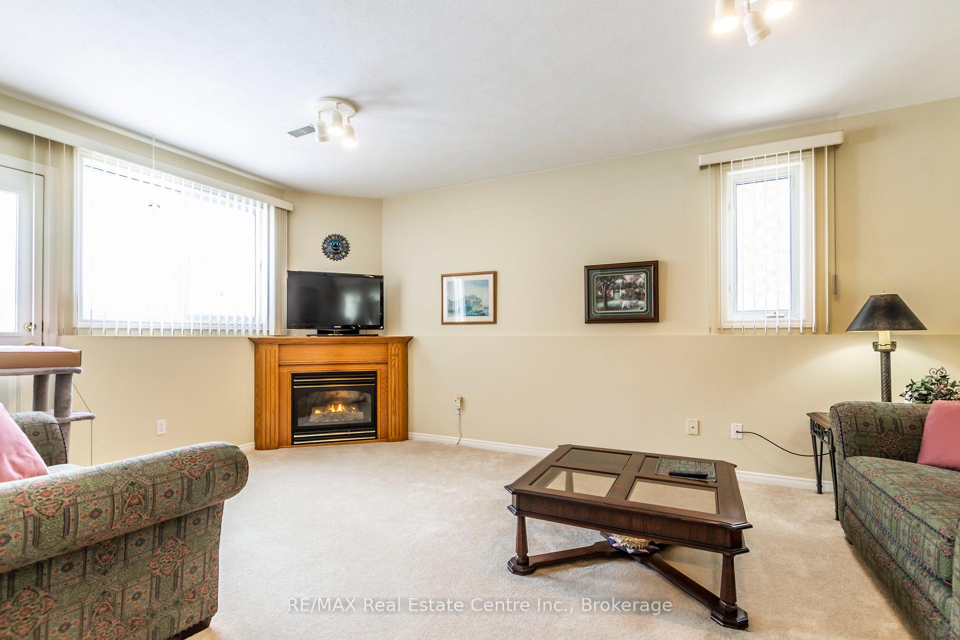 Photo 17 of 207 Bush Clover Crescent, Kitchener — HOMEH