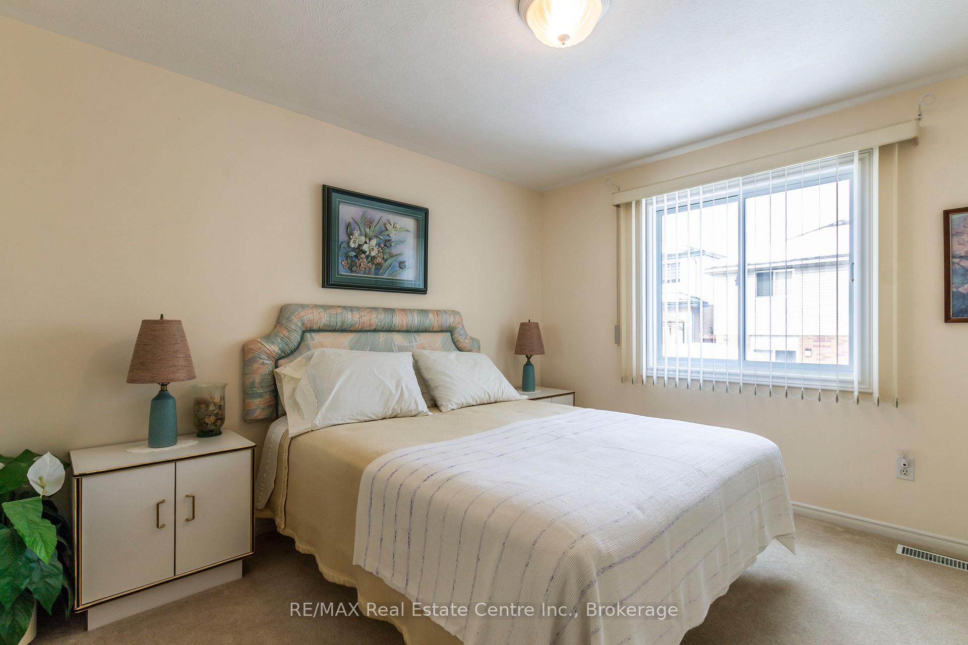 Photo 26 of 207 Bush Clover Crescent, Kitchener — HOMEH