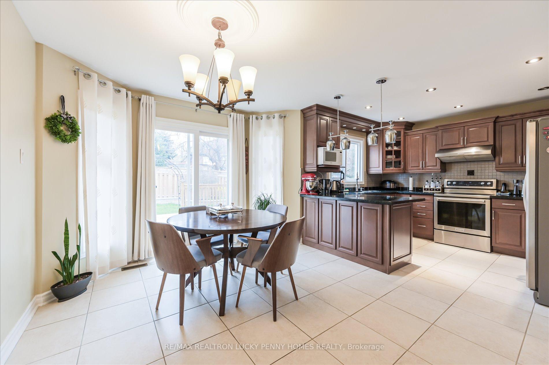 Photo 5 of 17 Buttonfield Road, Markham, Buttonville — HOMEH