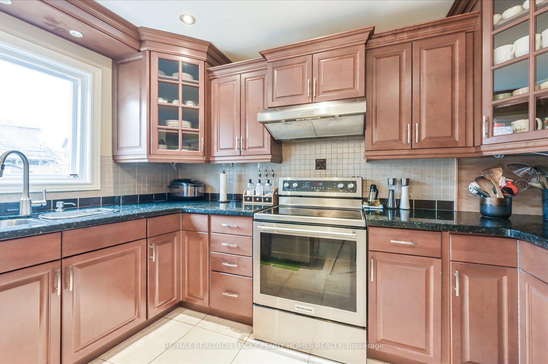Photo 8 of 17 Buttonfield Road, Markham, Buttonville — HOMEH