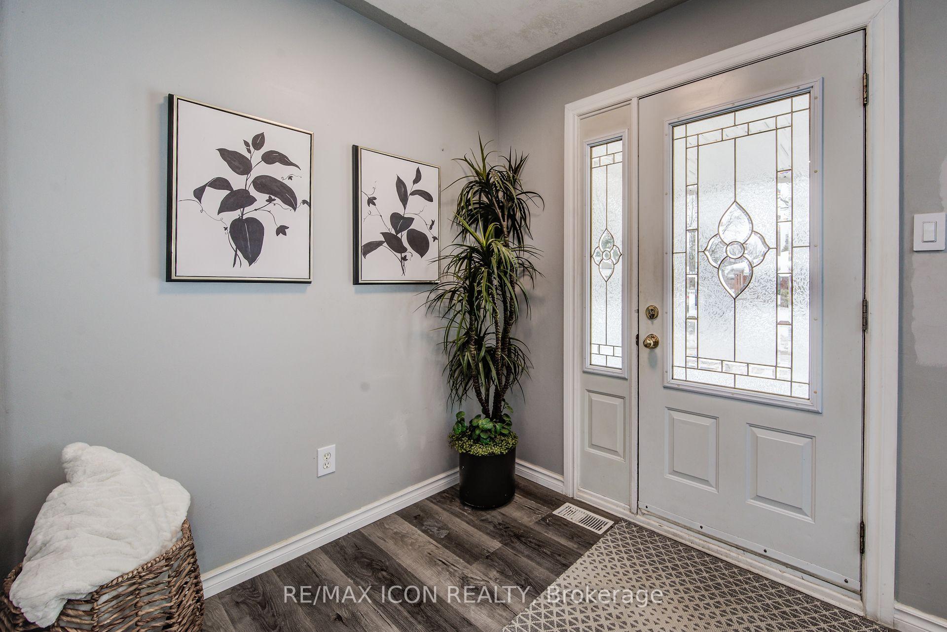 Photo 5 of 29 Rossford Crescent, Kitchener — HOMEH
