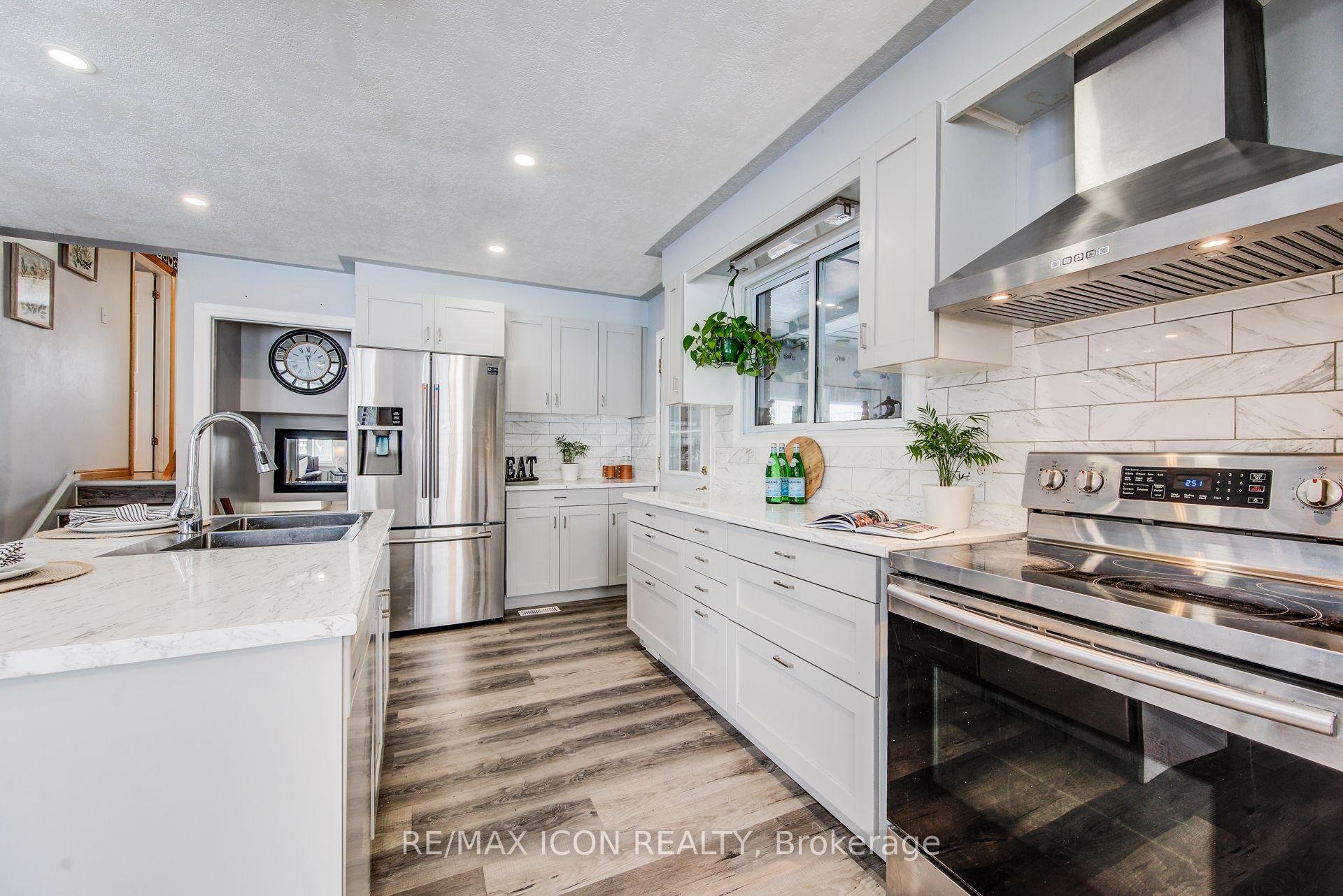 Photo 7 of 29 Rossford Crescent, Kitchener — HOMEH