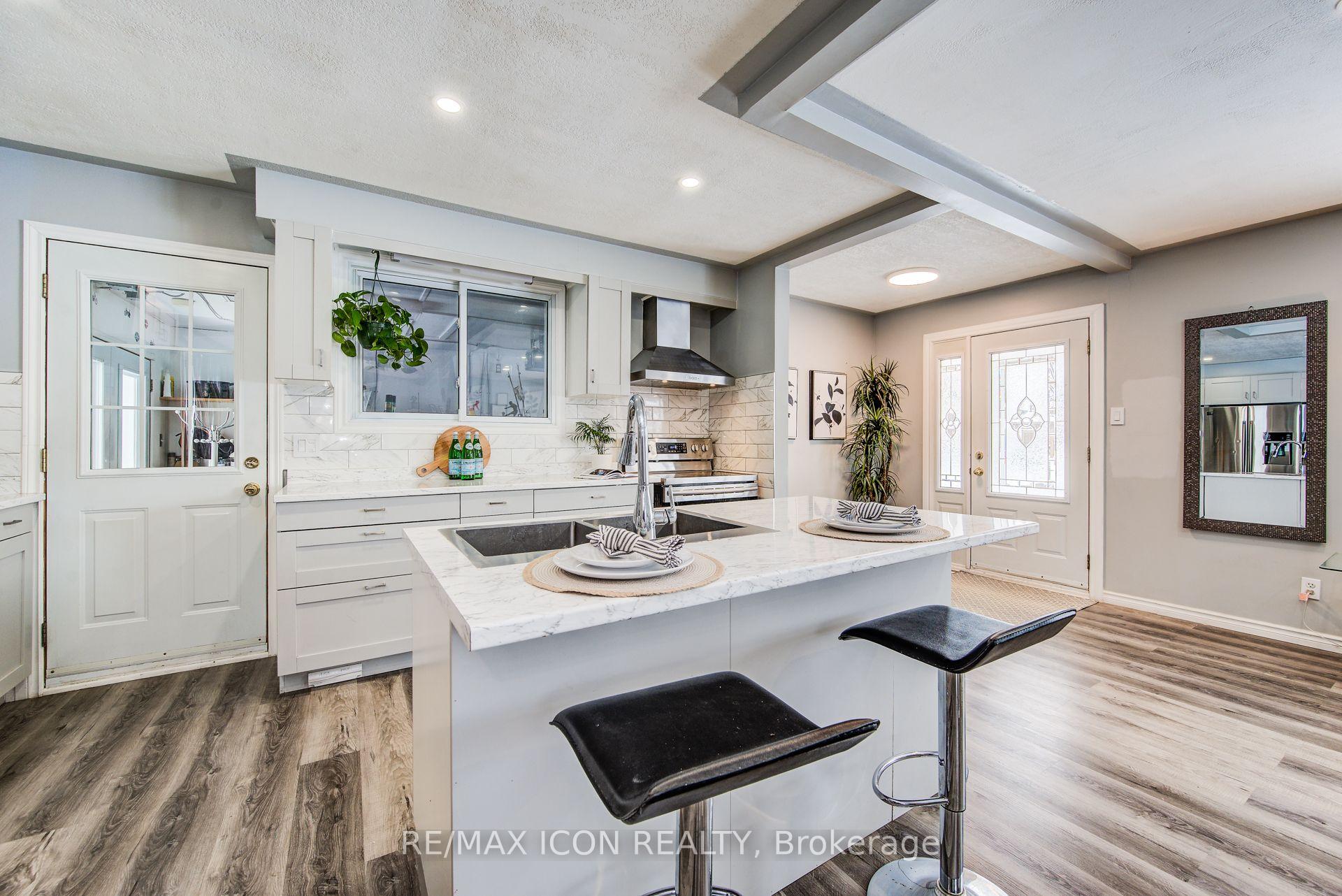 Photo 8 of 29 Rossford Crescent, Kitchener — HOMEH