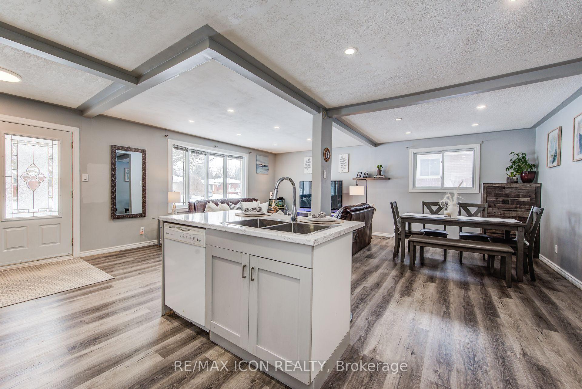 Photo 10 of 29 Rossford Crescent, Kitchener — HOMEH