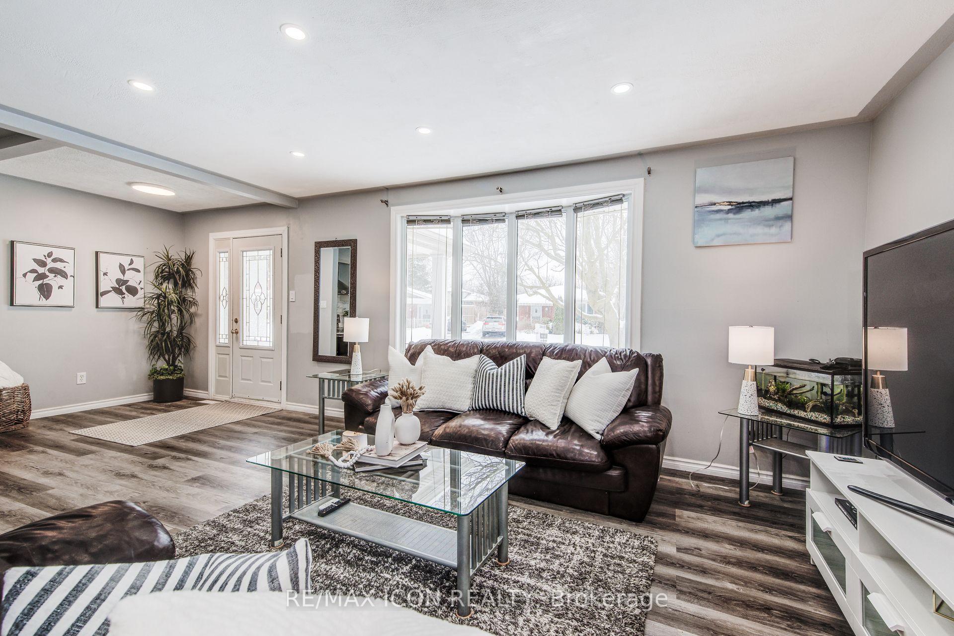 Photo 13 of 29 Rossford Crescent, Kitchener — HOMEH
