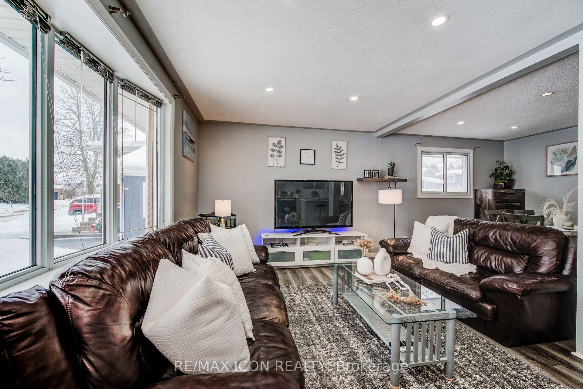 Photo 14 of 29 Rossford Crescent, Kitchener — HOMEH