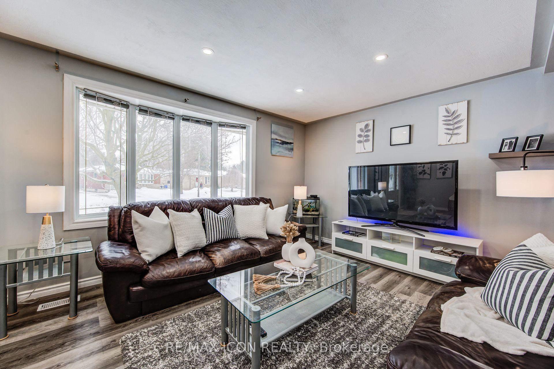 Photo 15 of 29 Rossford Crescent, Kitchener — HOMEH