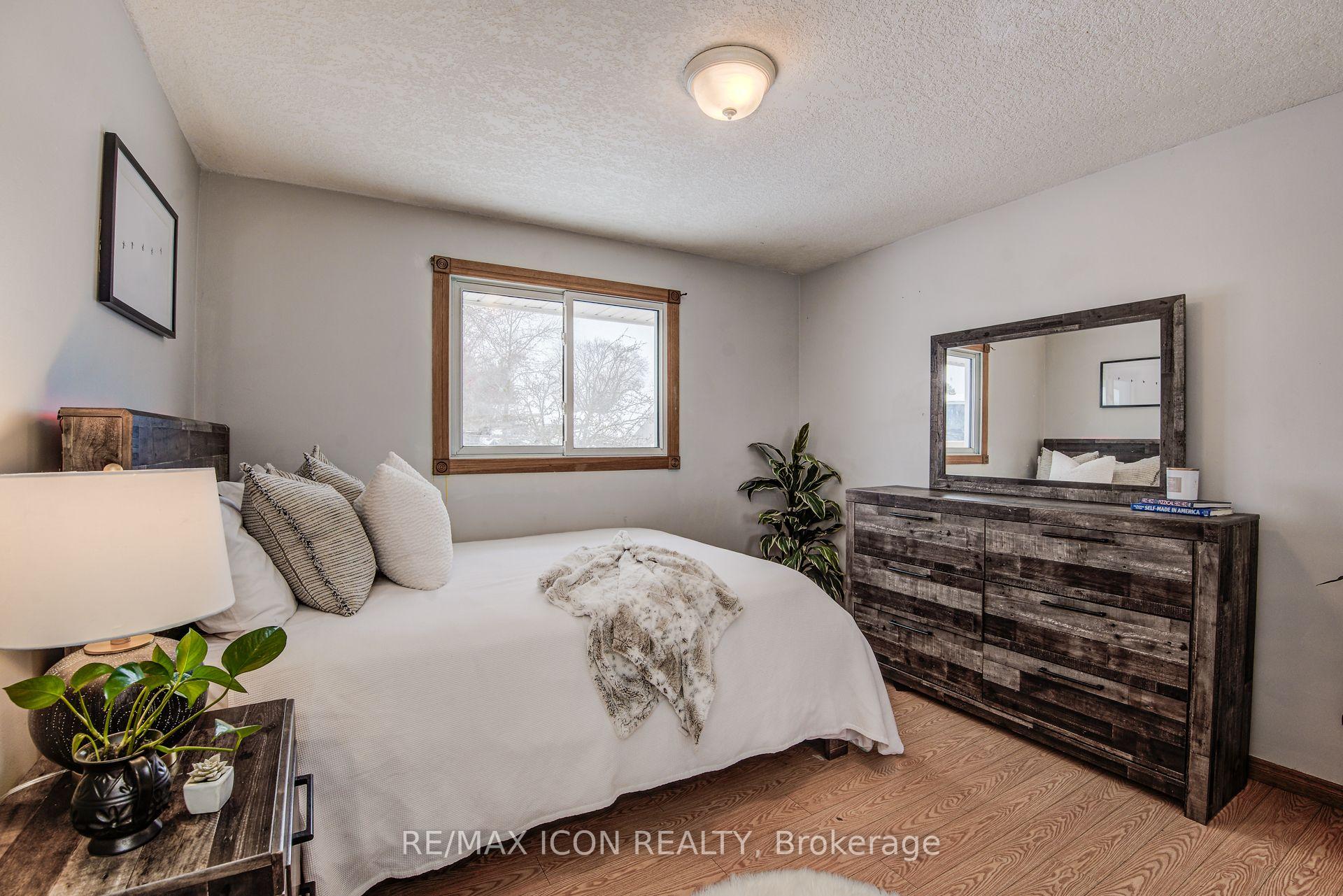 Photo 21 of 29 Rossford Crescent, Kitchener — HOMEH