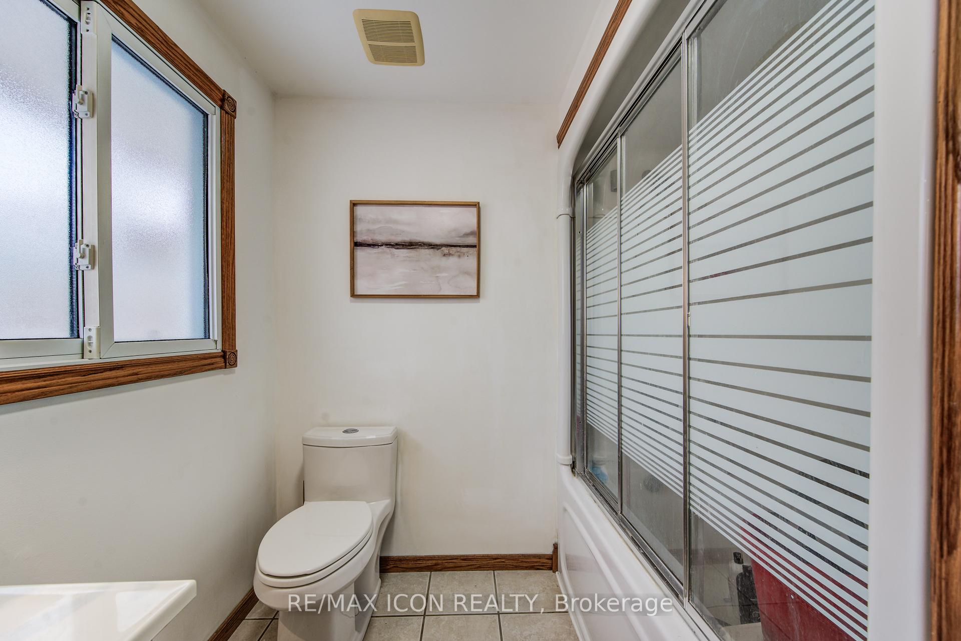 Photo 23 of 29 Rossford Crescent, Kitchener — HOMEH