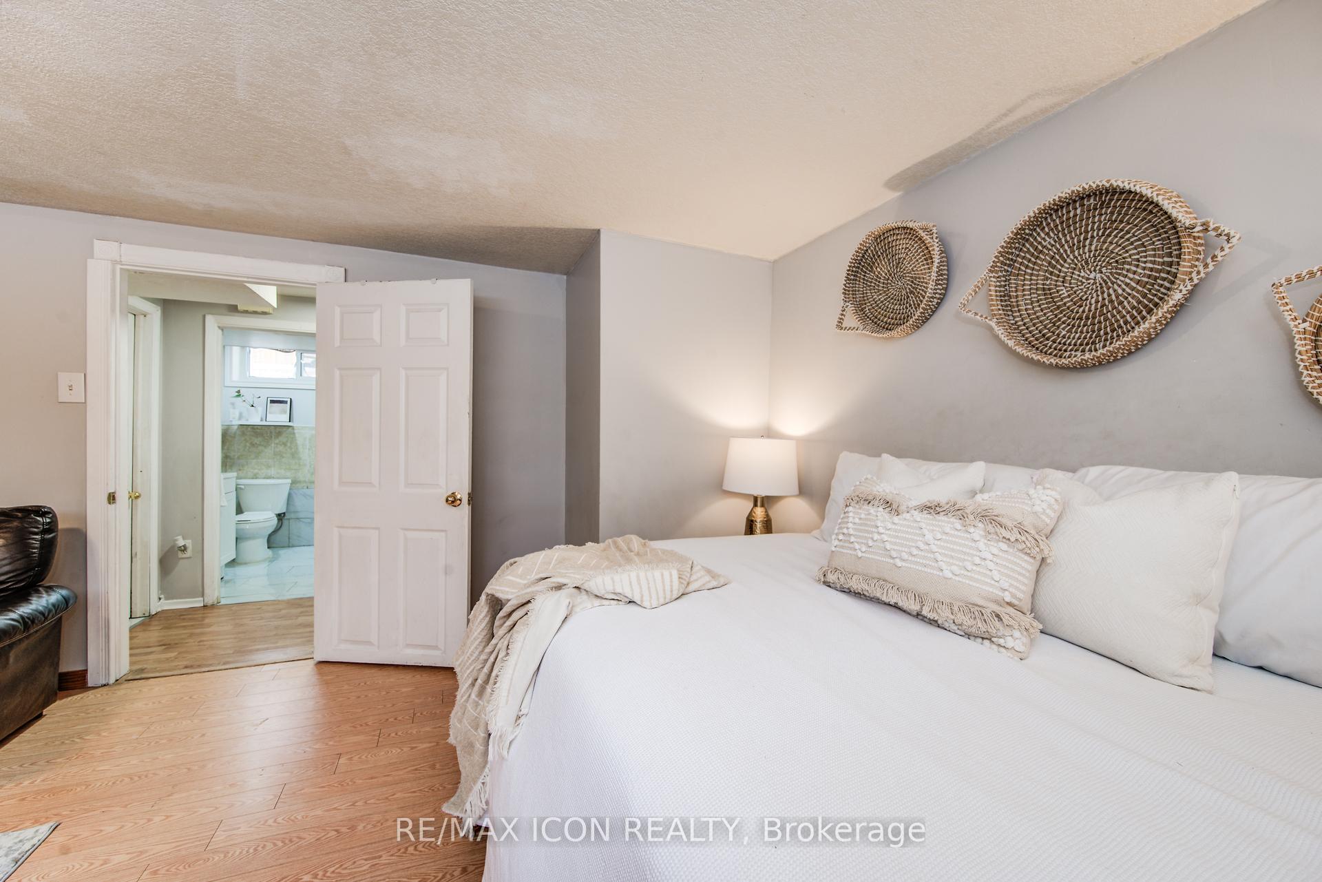Photo 25 of 29 Rossford Crescent, Kitchener — HOMEH