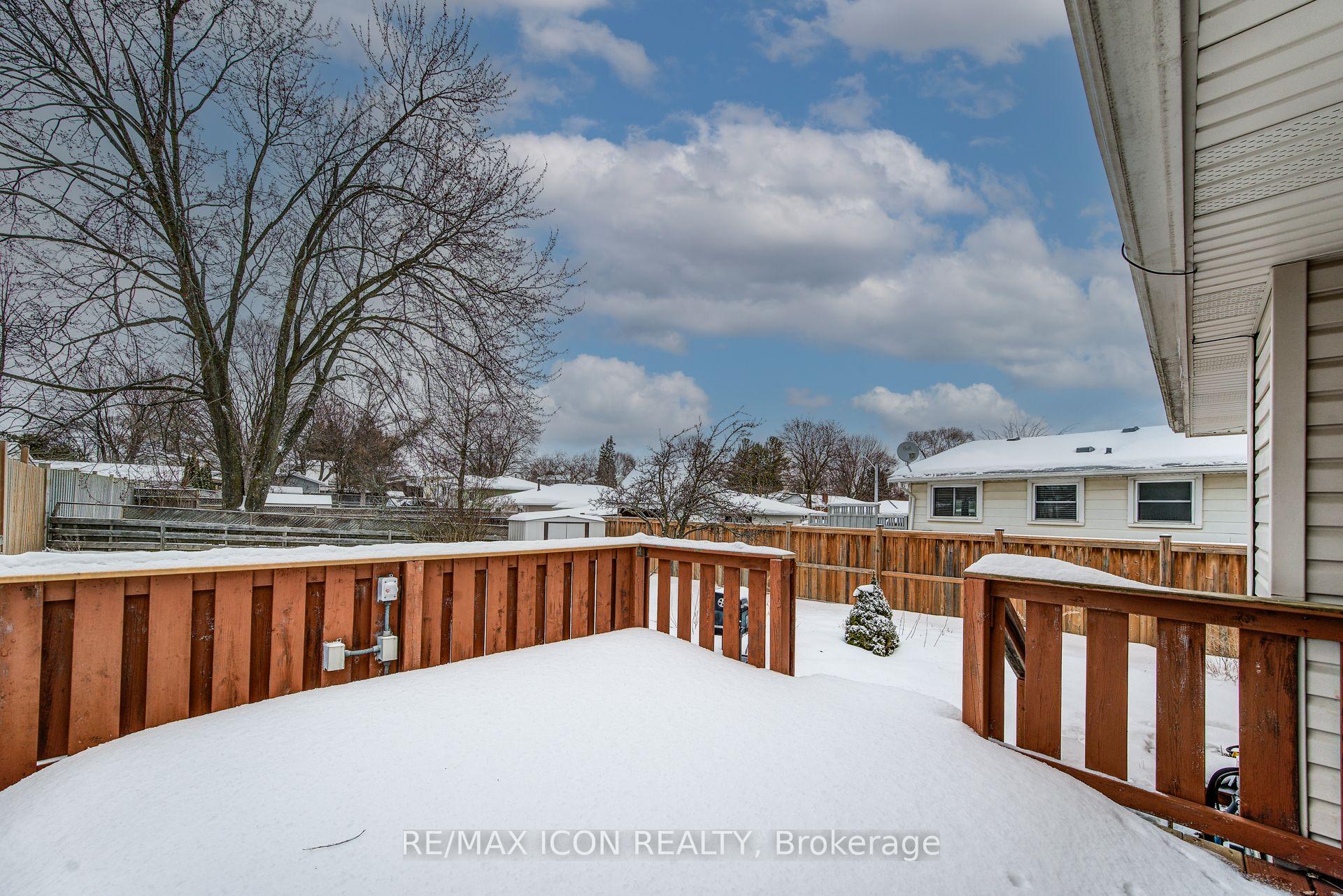 Photo 30 of 29 Rossford Crescent, Kitchener — HOMEH