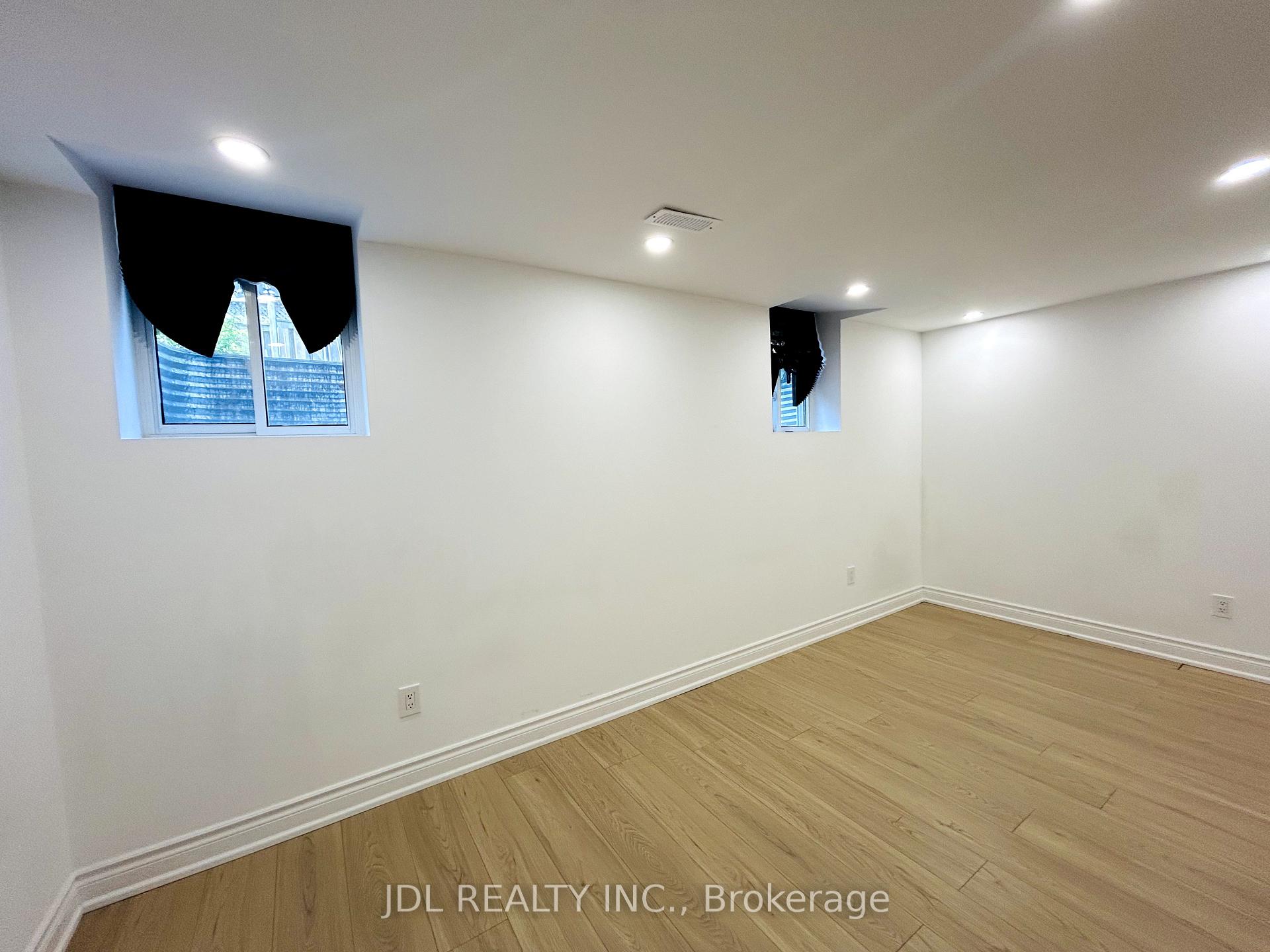 Photo 13 of Unit Bsmt, 22 Lionheart Lane, Markham, Berczy — HOMEH