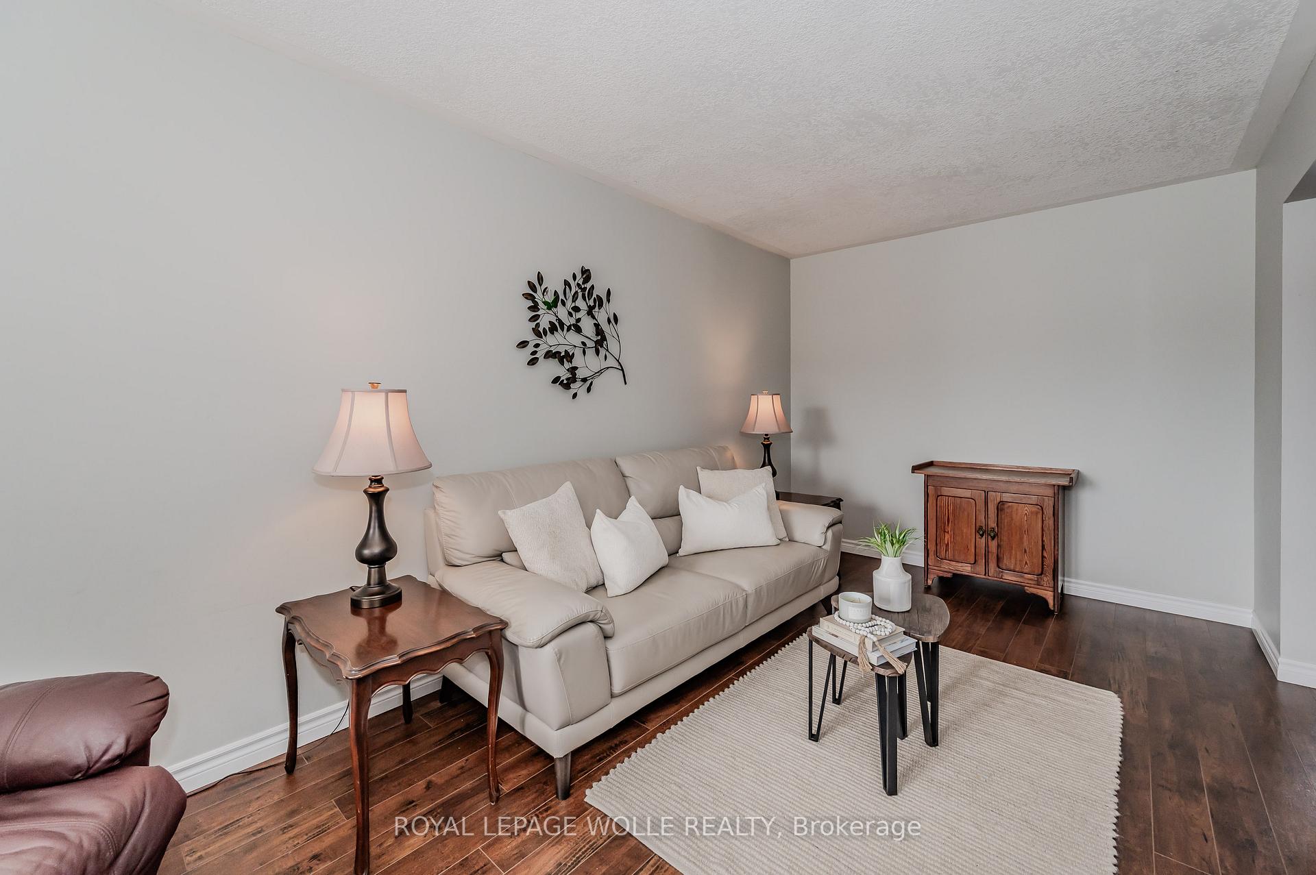 Photo 6 of 58 Inge Court, Kitchener — HOMEH