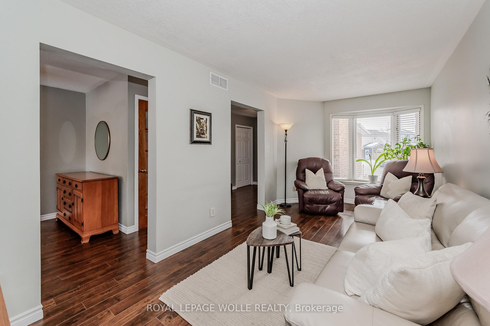 Photo 7 of 58 Inge Court, Kitchener — HOMEH
