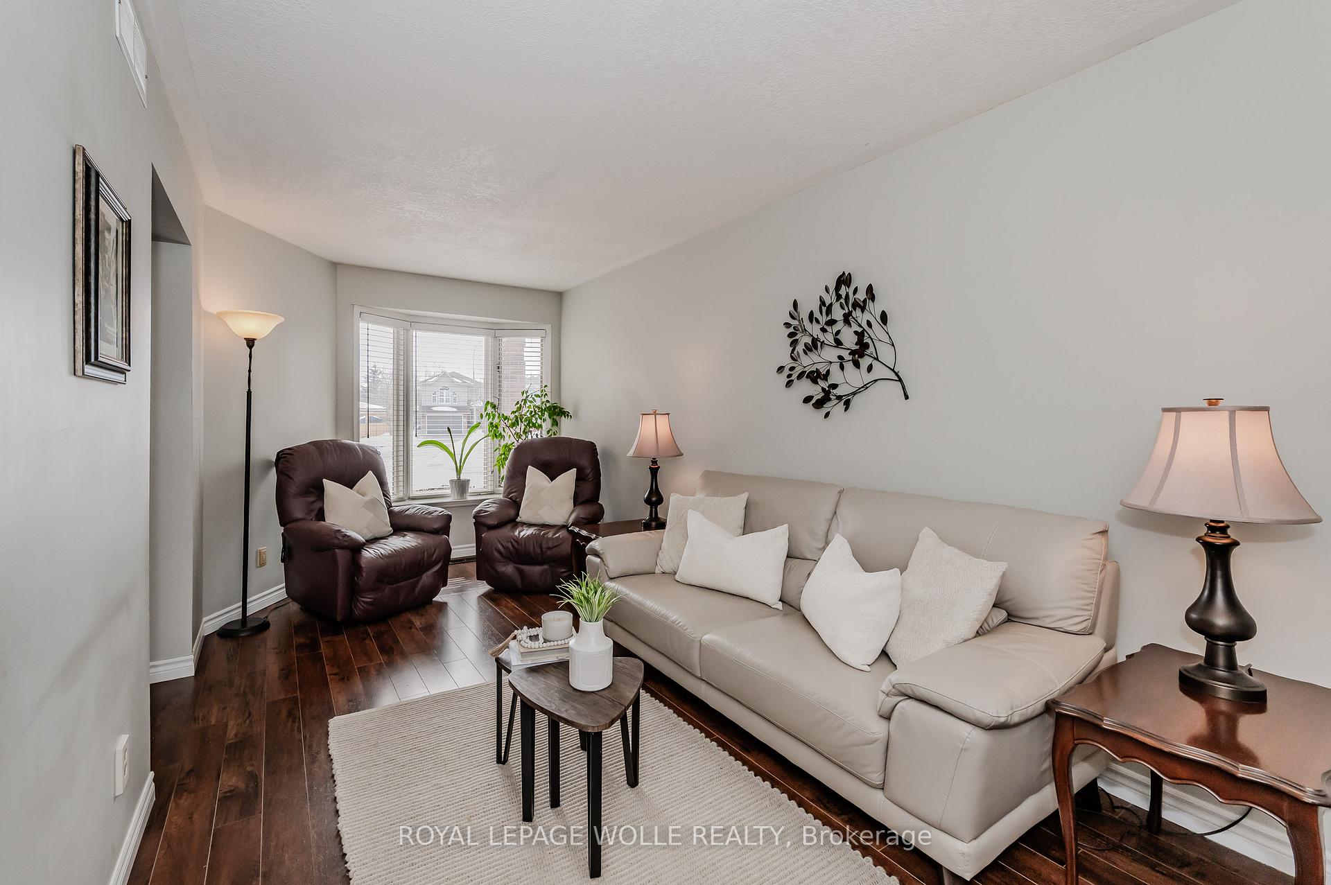 Photo 8 of 58 Inge Court, Kitchener — HOMEH