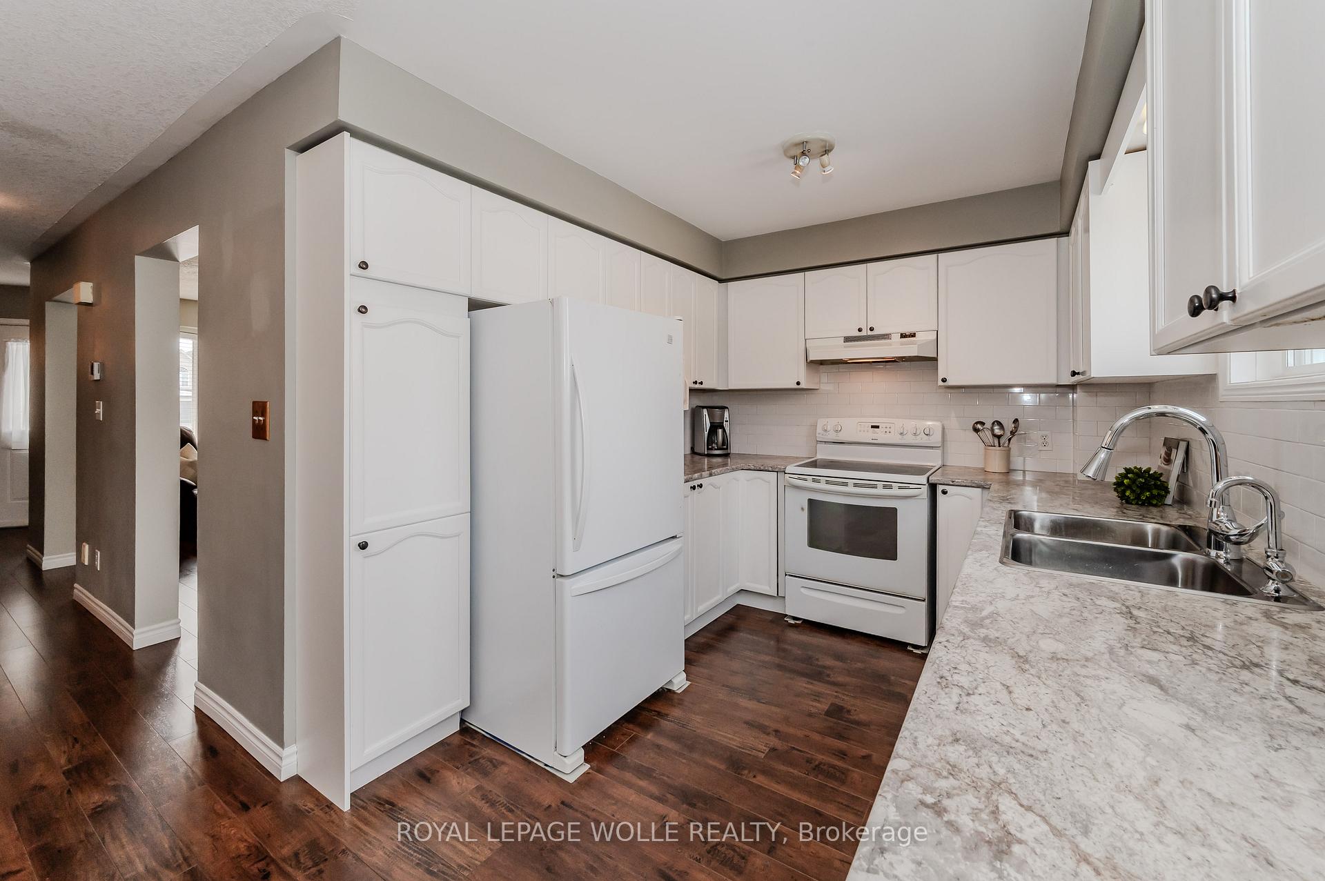 Photo 13 of 58 Inge Court, Kitchener — HOMEH