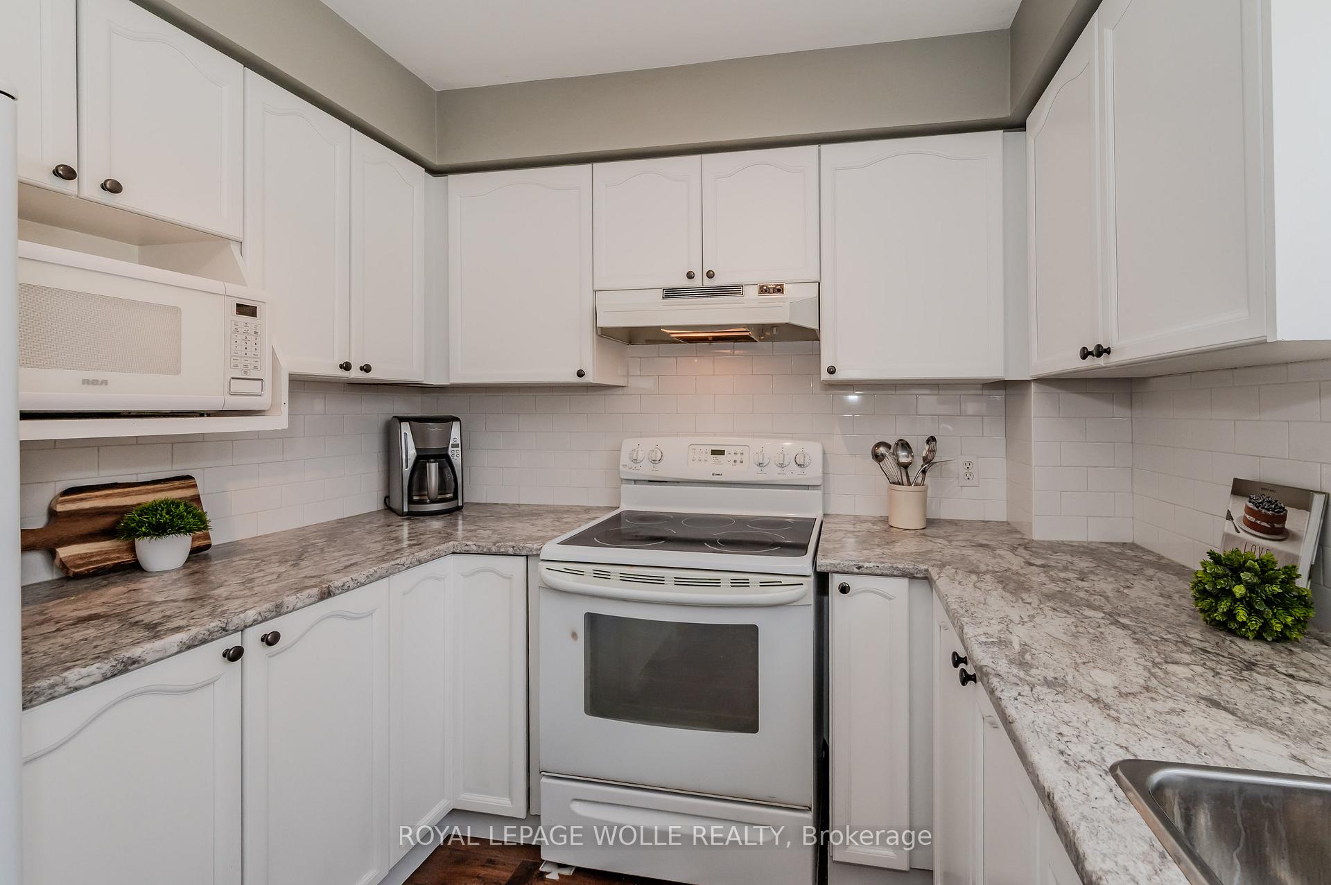 Photo 14 of 58 Inge Court, Kitchener — HOMEH