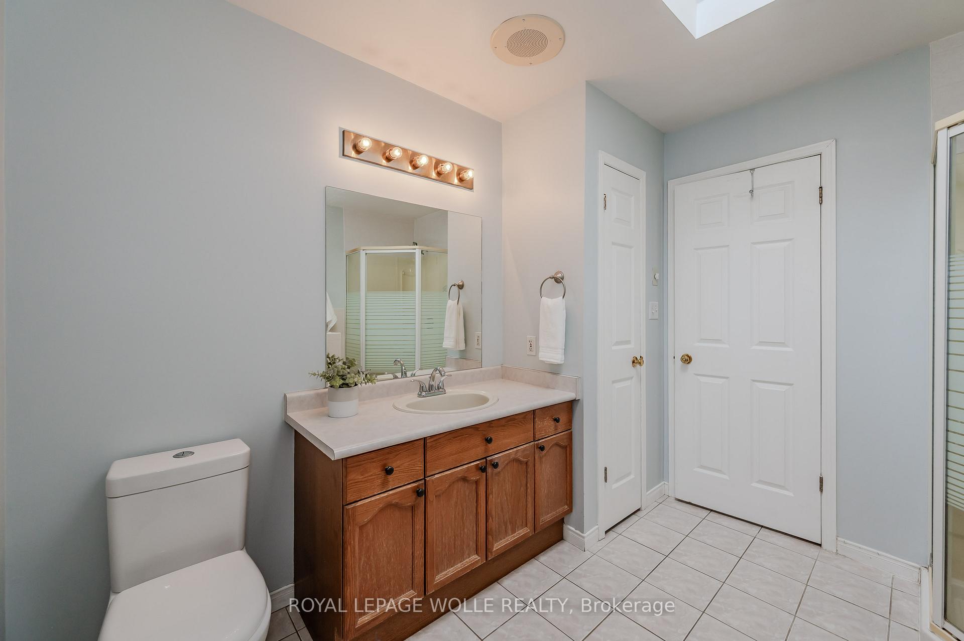 Photo 23 of 58 Inge Court, Kitchener — HOMEH