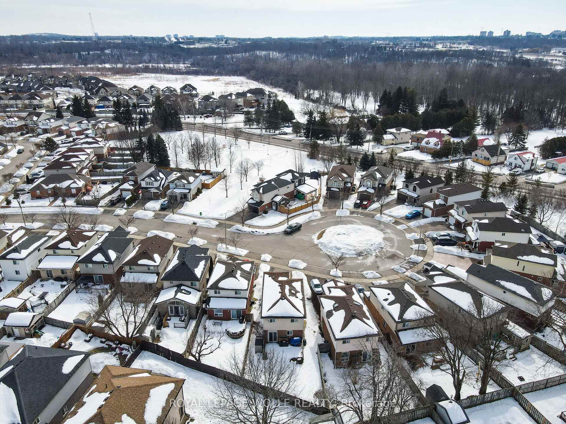Photo 32 of 58 Inge Court, Kitchener — HOMEH