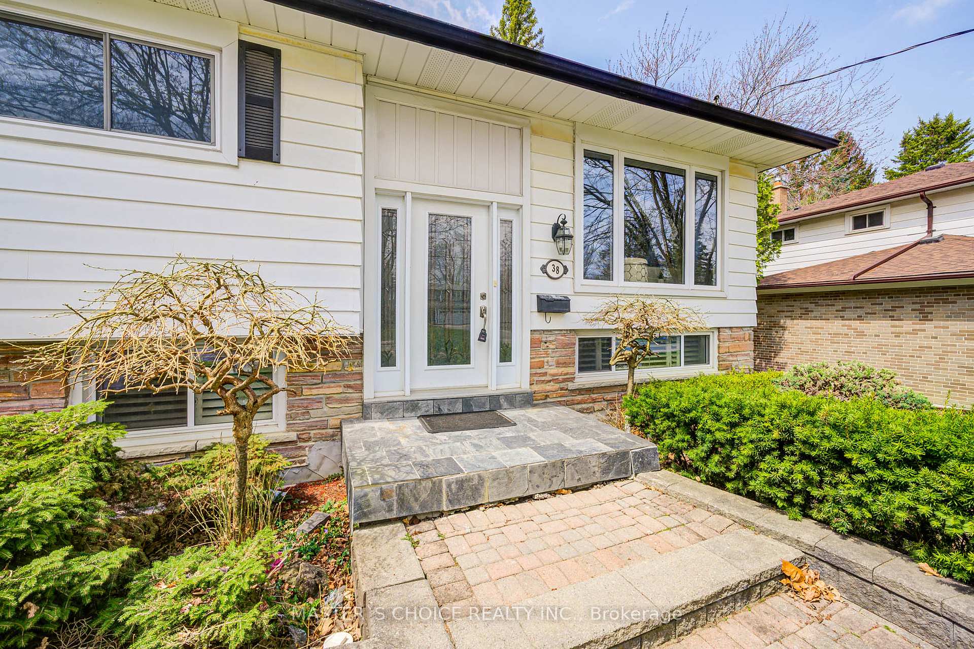 Photo 2 of 38 Sciberras Road, Markham, Unionville — HOMEH