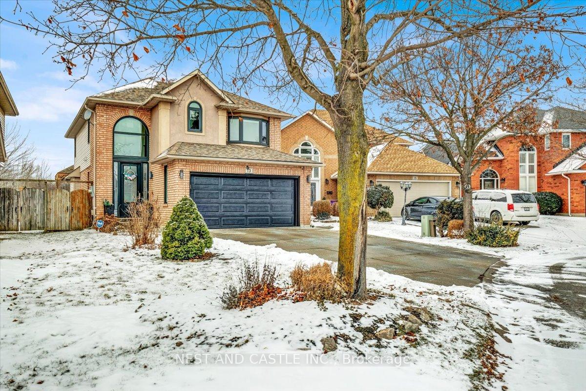 Photo 3 of 13 Treeview Court, Hamilton, Stoney Creek Mountain — HOMEH