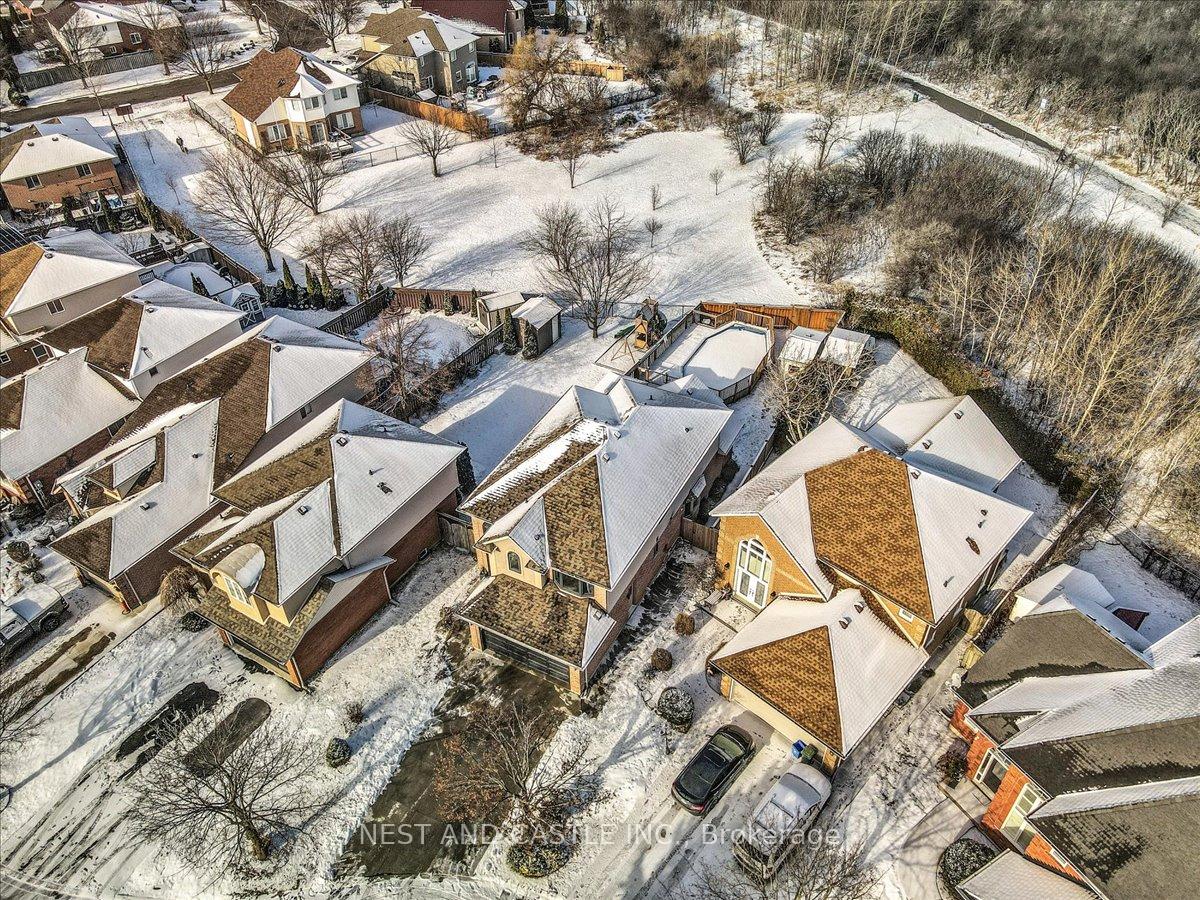 Photo 4 of 13 Treeview Court, Hamilton, Stoney Creek Mountain — HOMEH