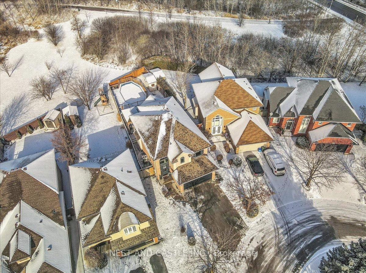 Photo 5 of 13 Treeview Court, Hamilton, Stoney Creek Mountain — HOMEH