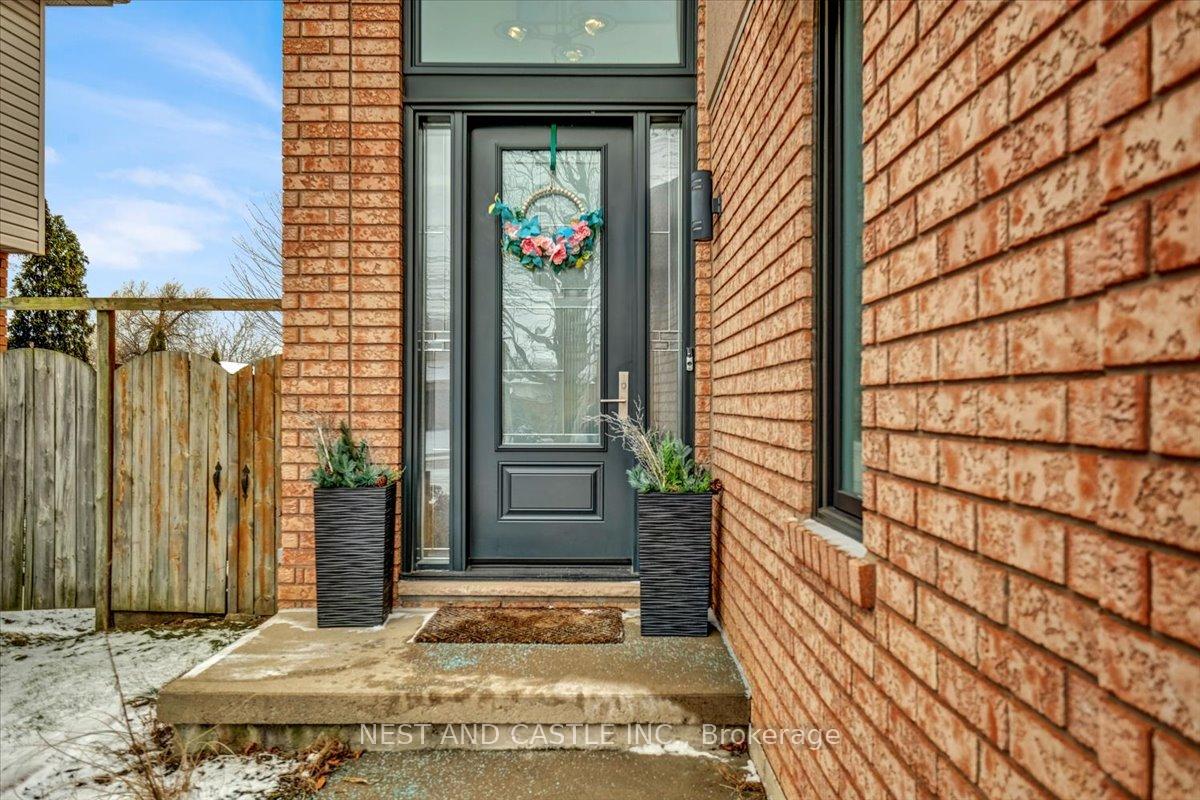 Photo 6 of 13 Treeview Court, Hamilton, Stoney Creek Mountain — HOMEH