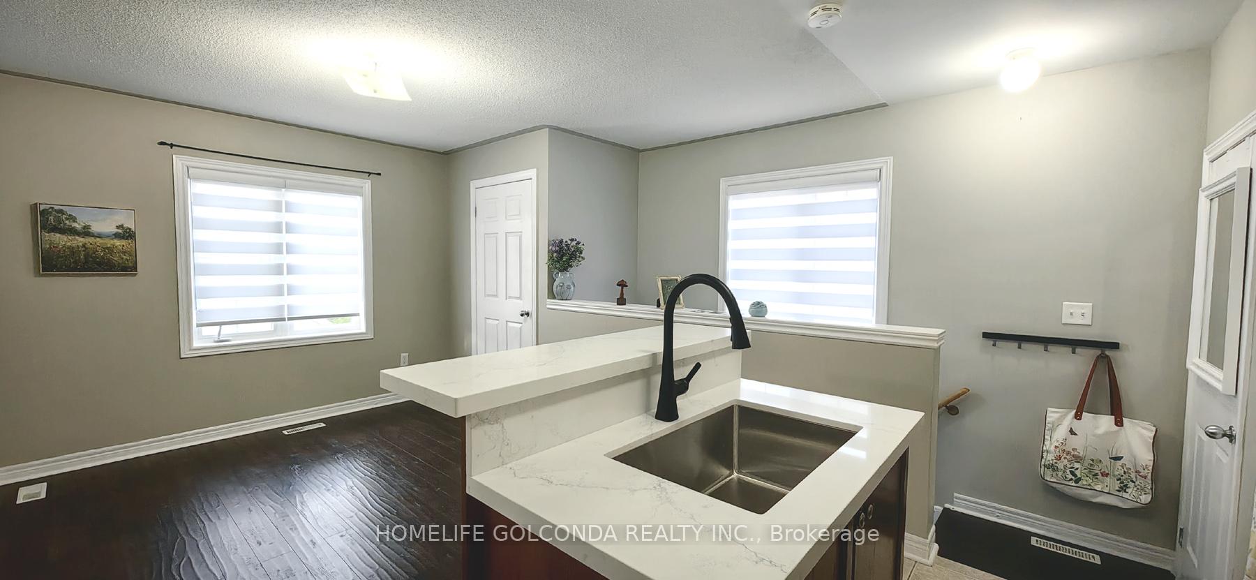 Photo 3 of Unit Coach, 32 Cardrew Street, Markham, Cornell — HOMEH