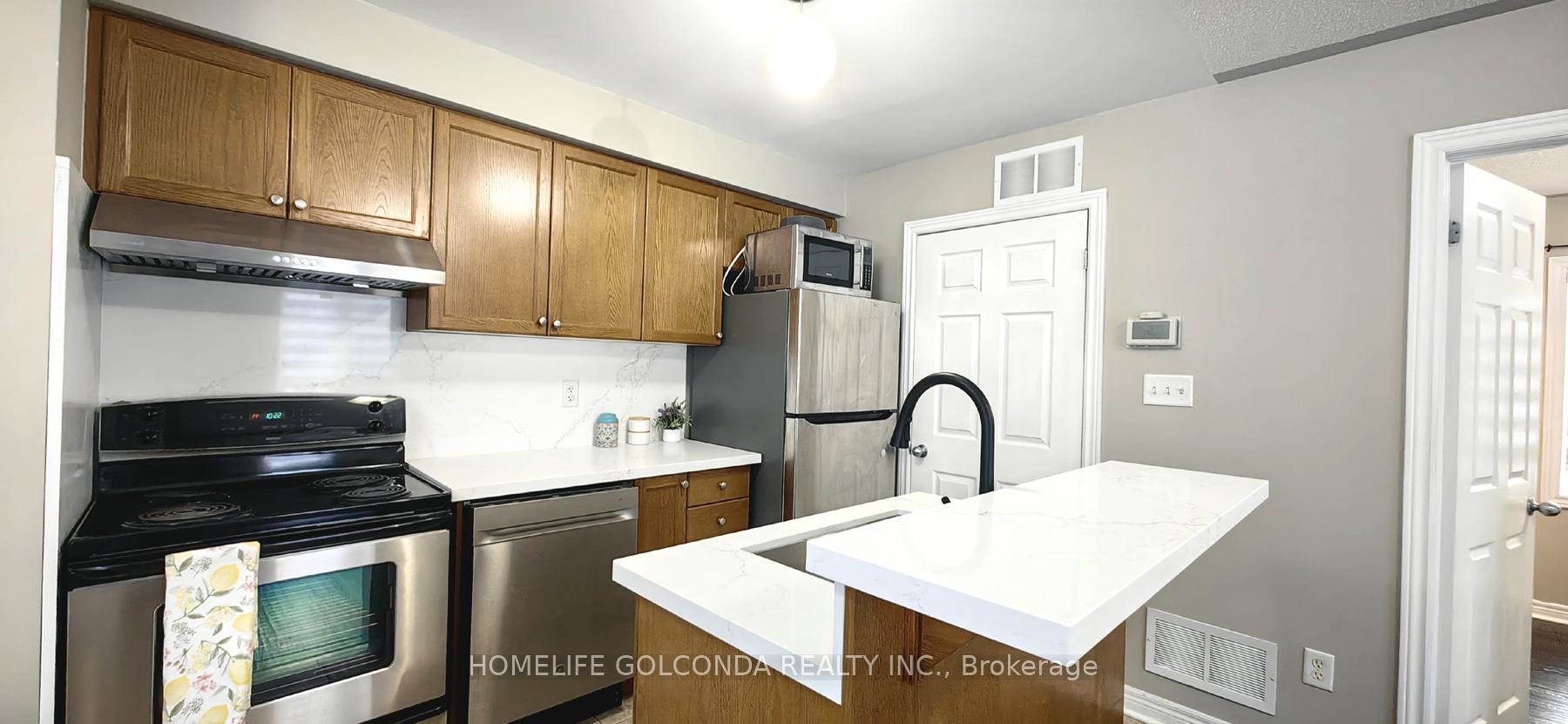 Photo 8 of Unit Coach, 32 Cardrew Street, Markham, Cornell — HOMEH
